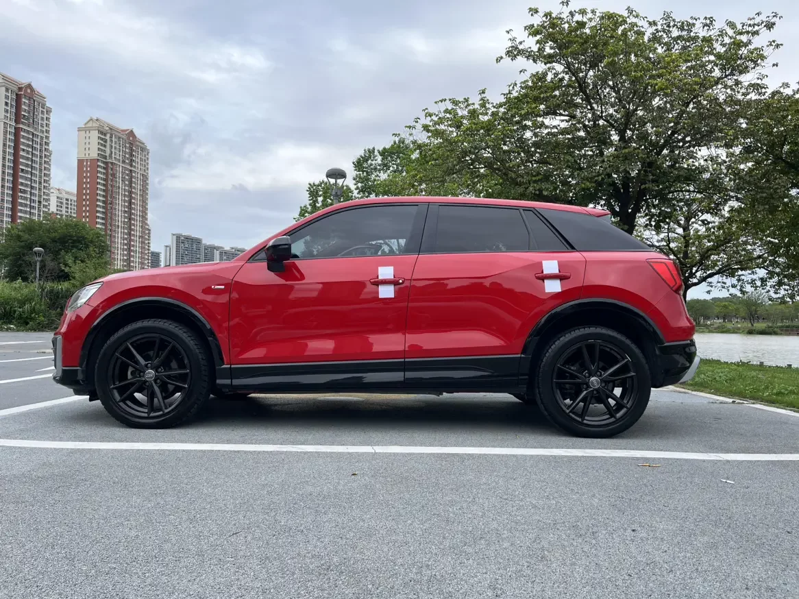 Audi Q2L