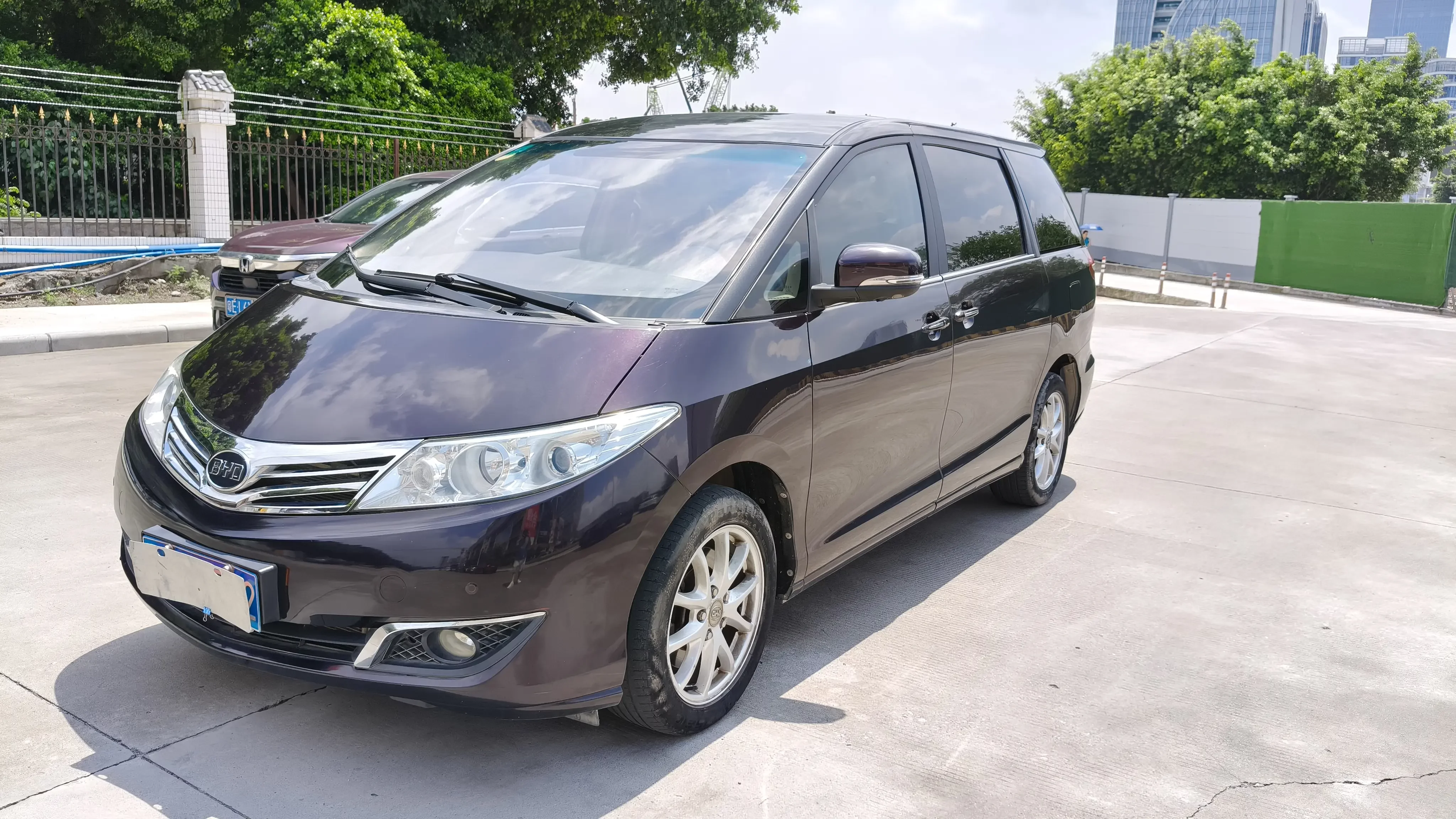 BYD M6