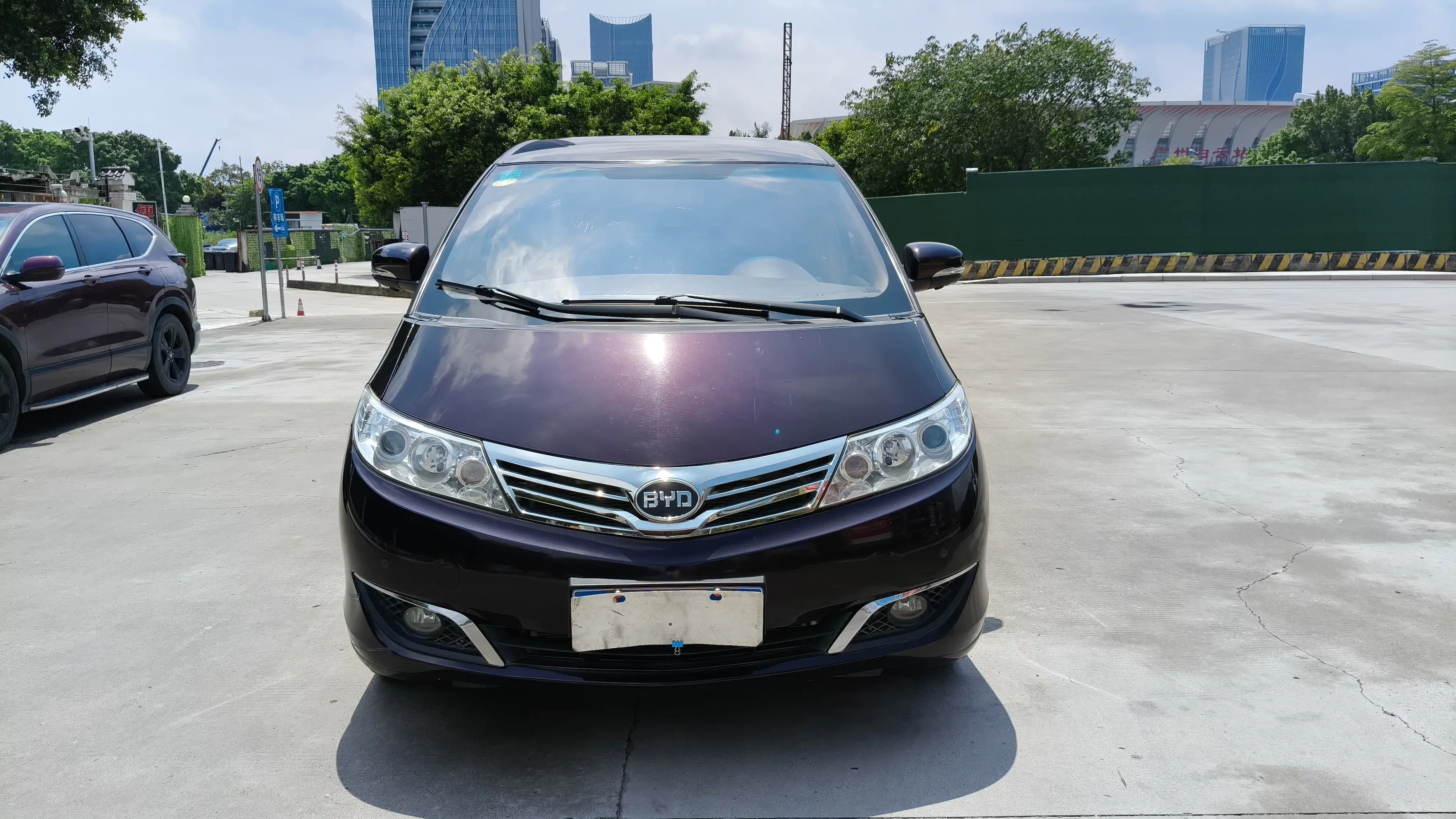 BYD M6