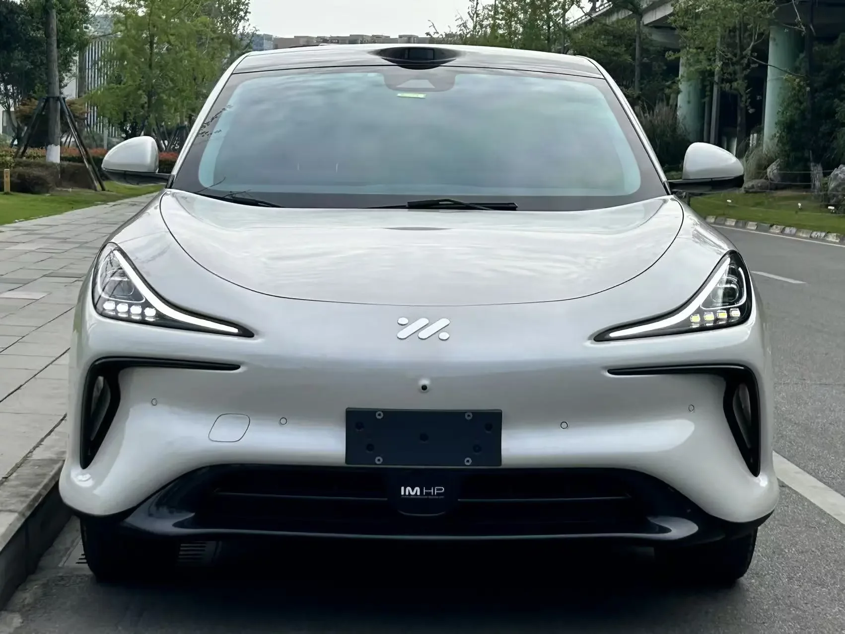 Zhiji LS6  из Китая