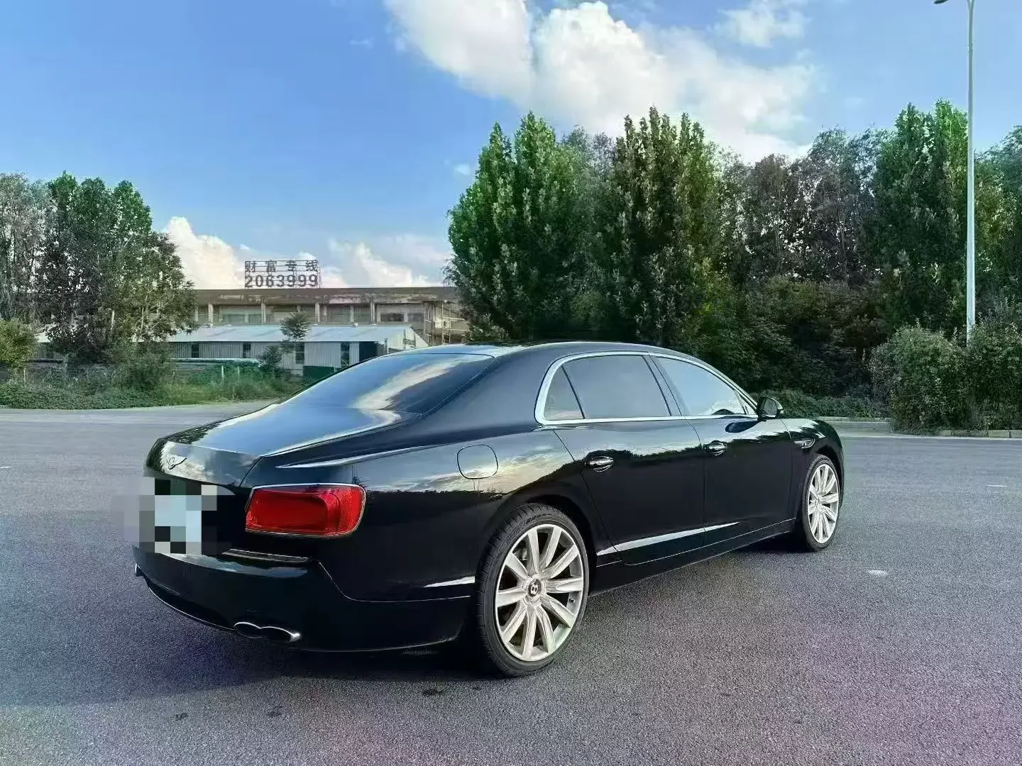 Bentley galloping
