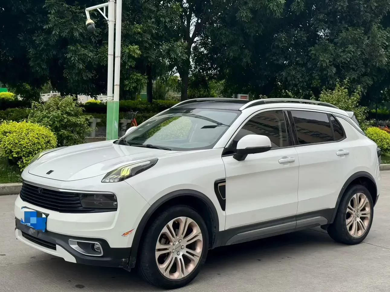 Lynk & Co 01