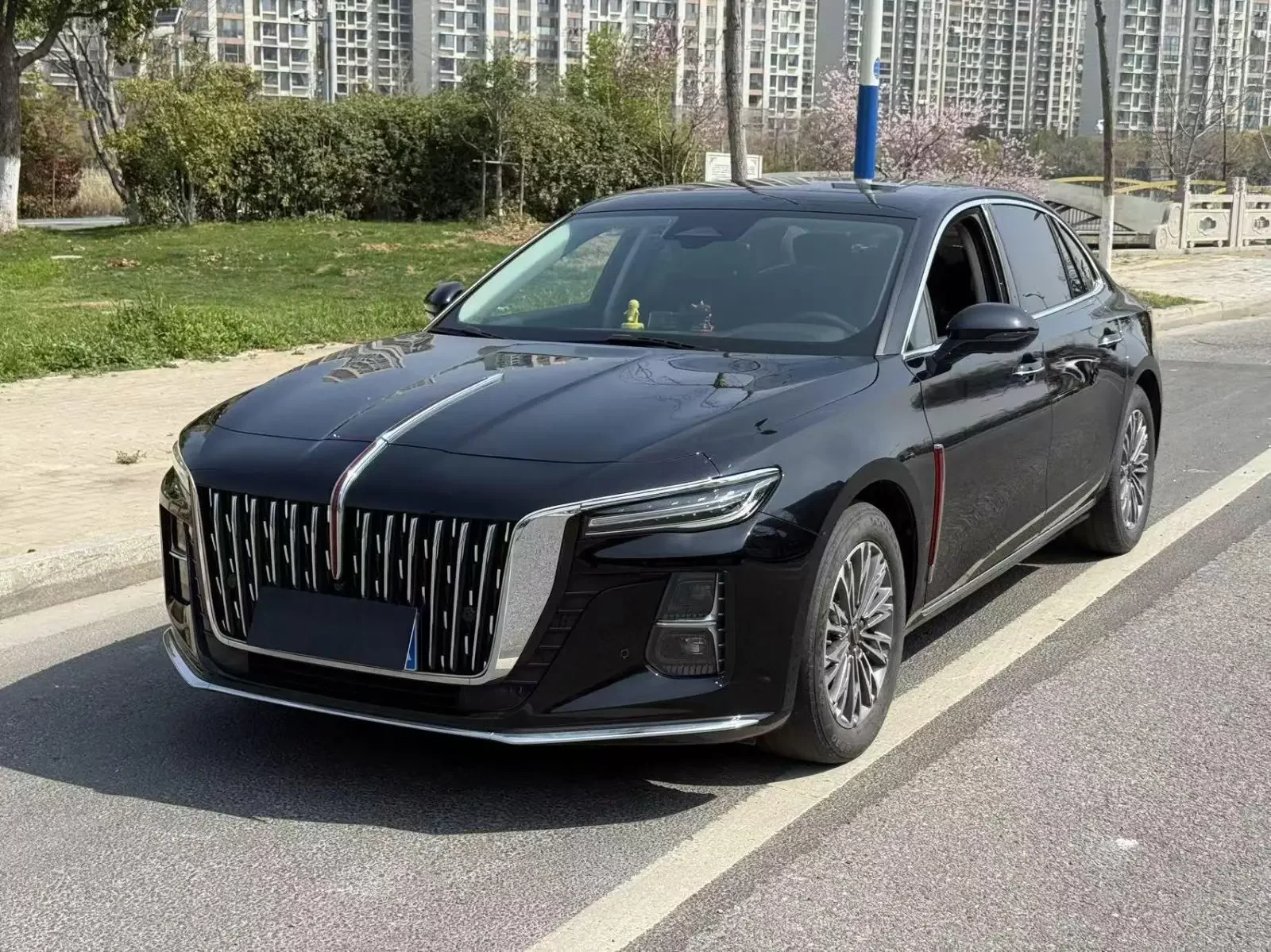 Hongqi H5  из Китая