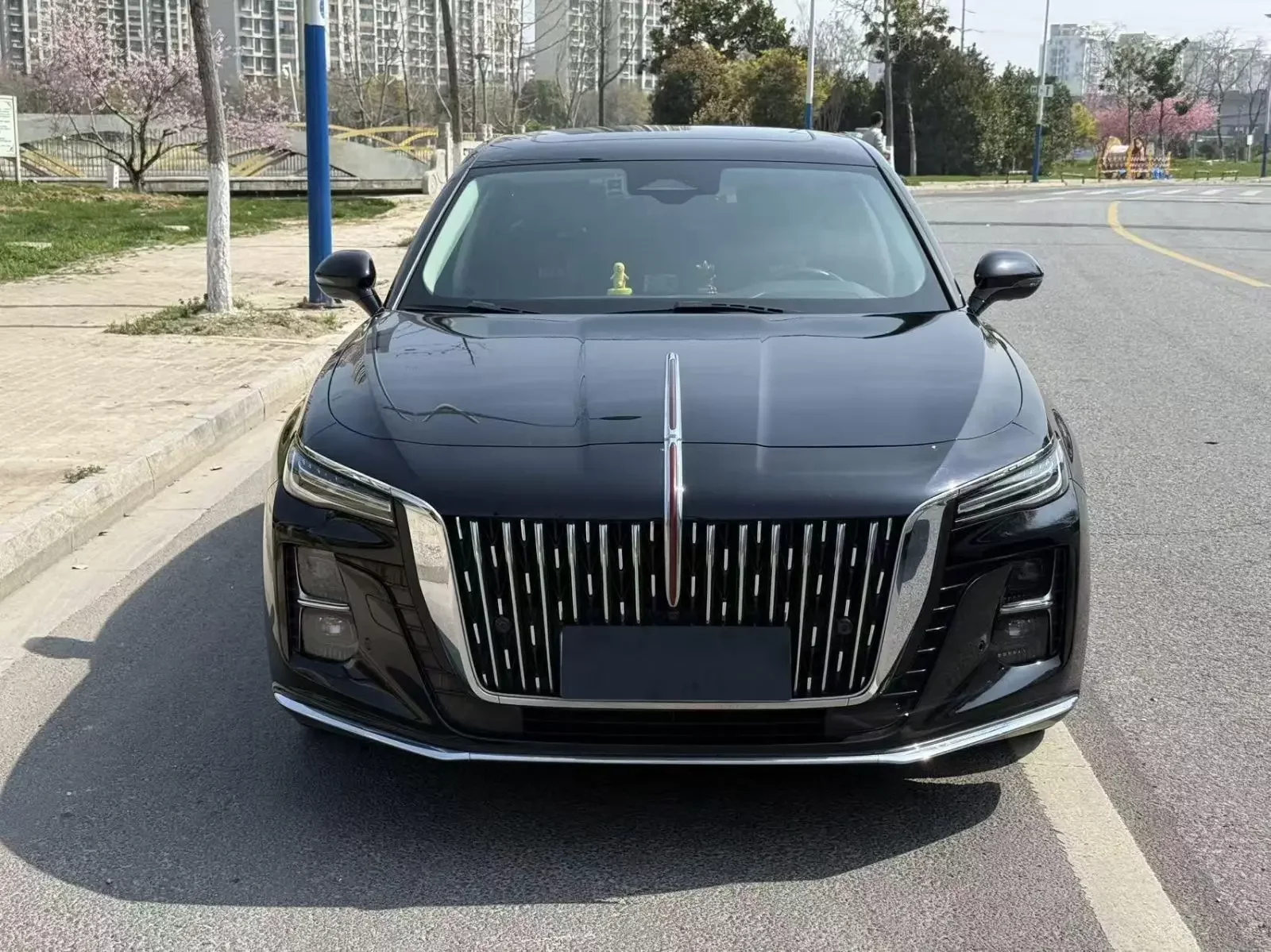 Hongqi H5  из Китая