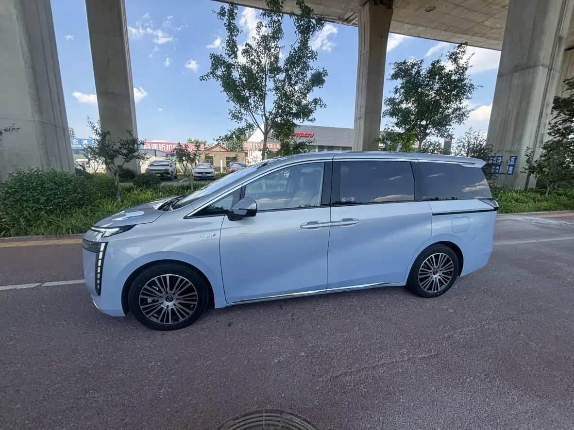 GAC Trumpchi E8 PHEV