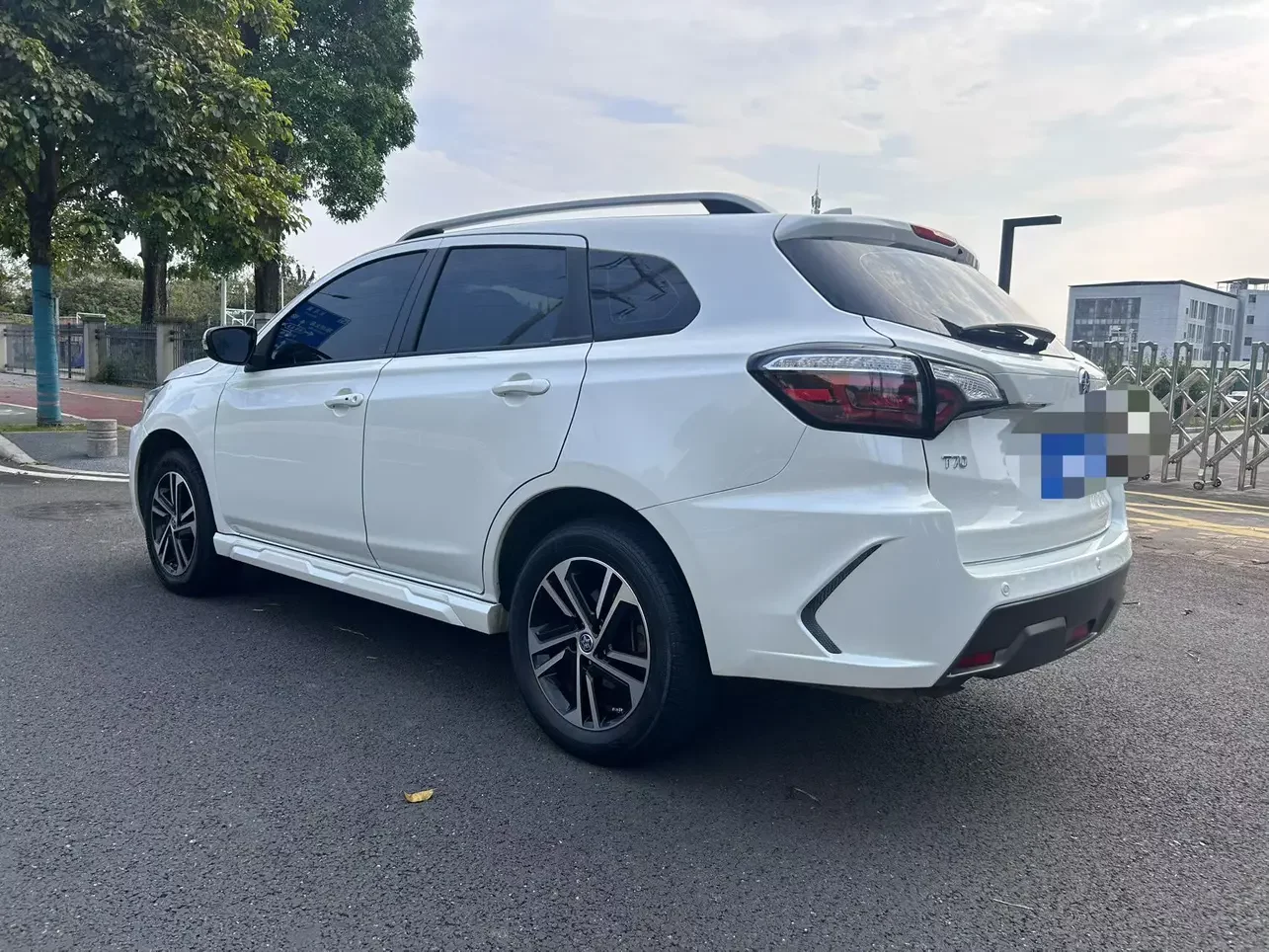 Kai Chen Venucia T70