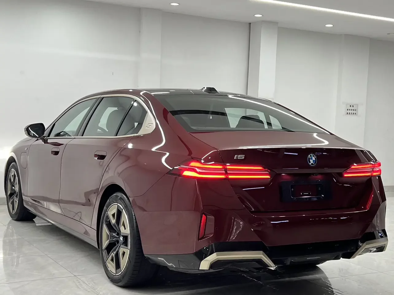 BMW i5