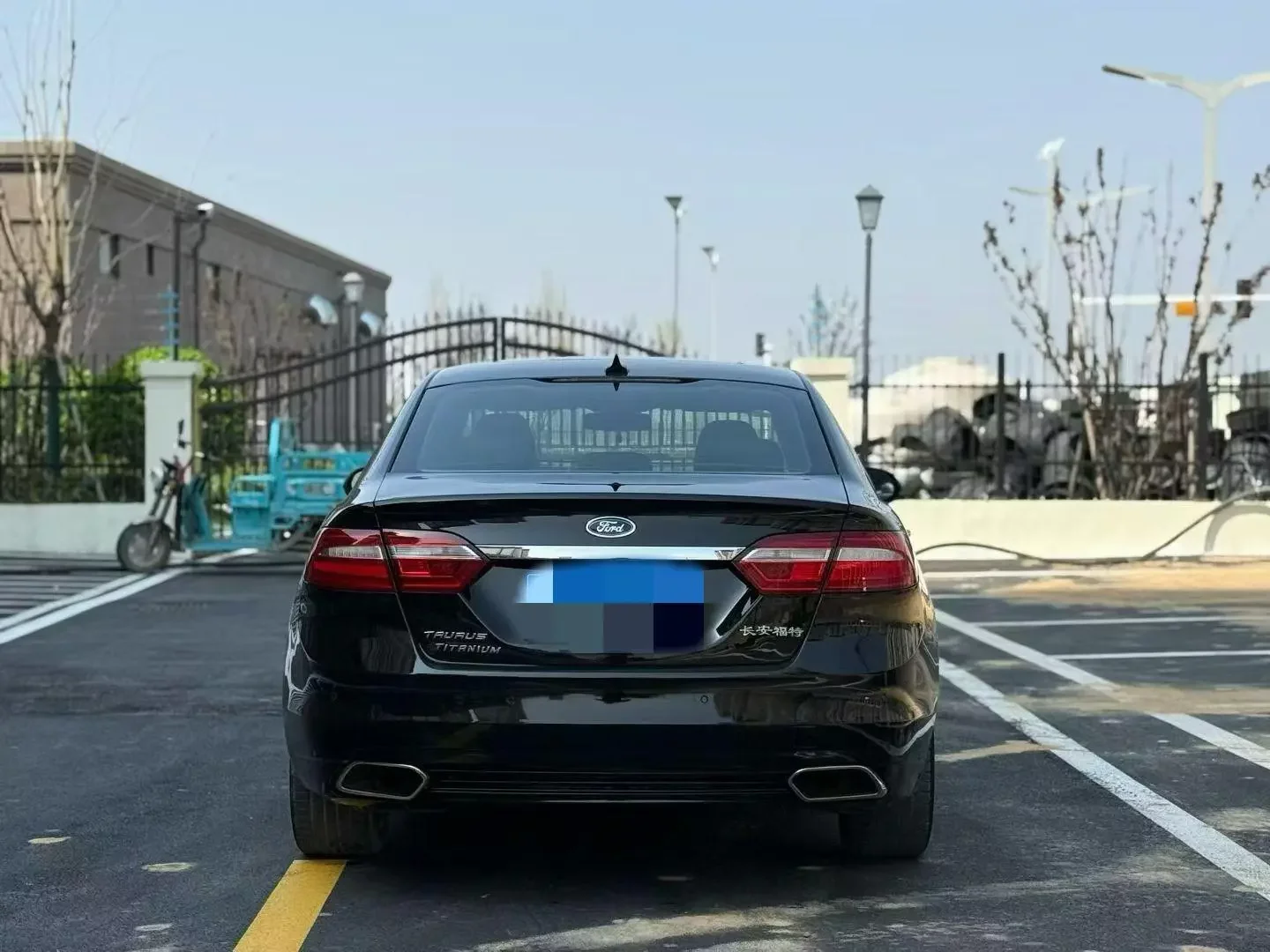 Ford Taurus