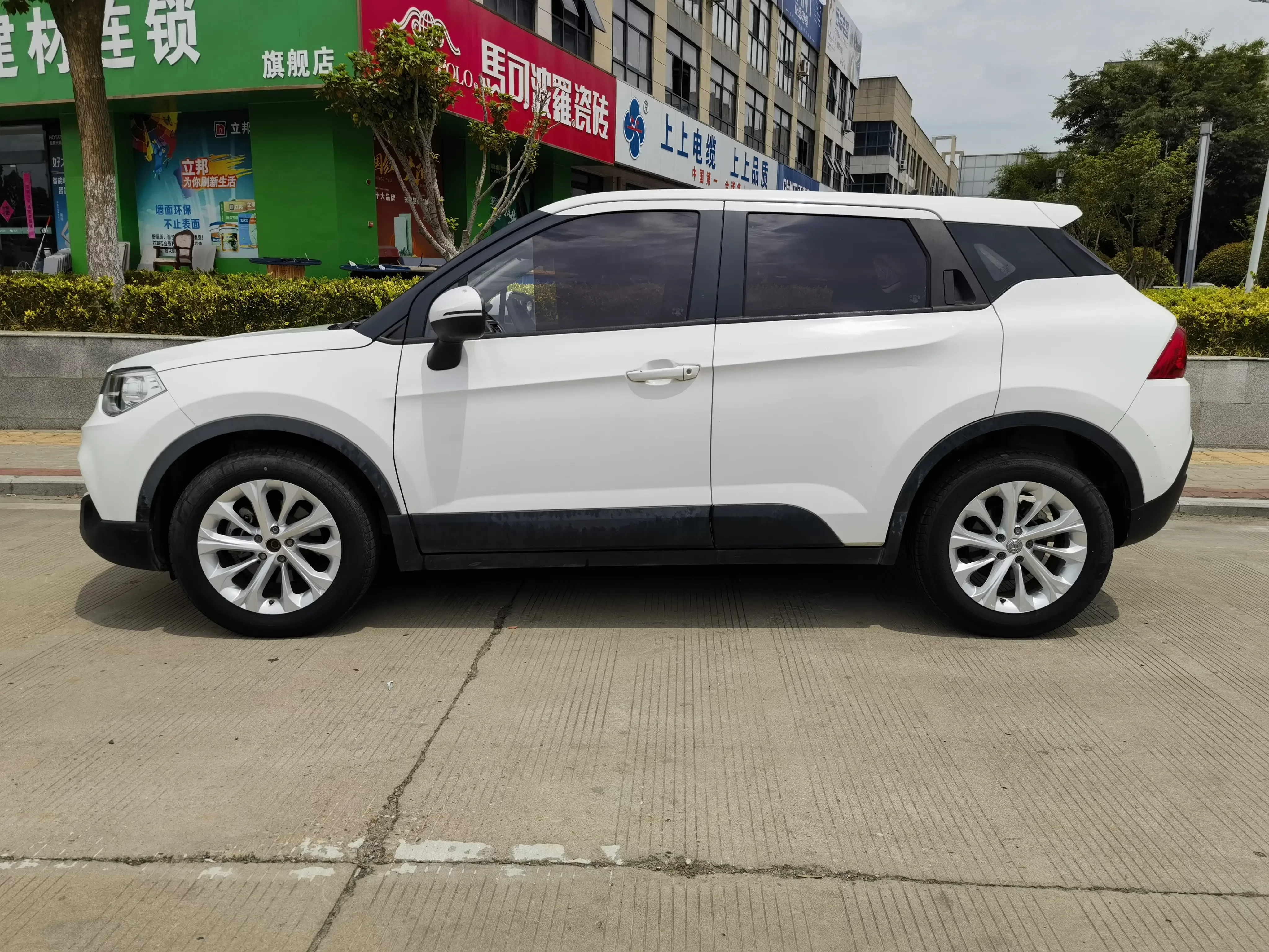 Brilliance China V3