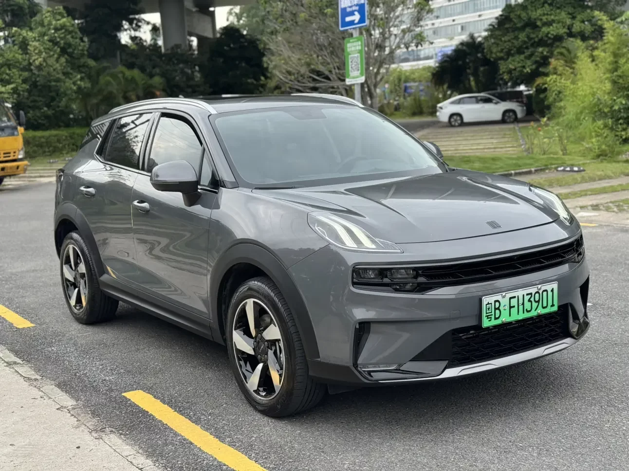 Lynk & Co 06 EM-P