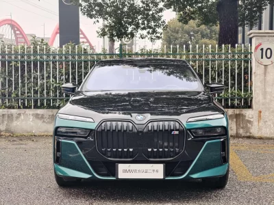 BMW i7