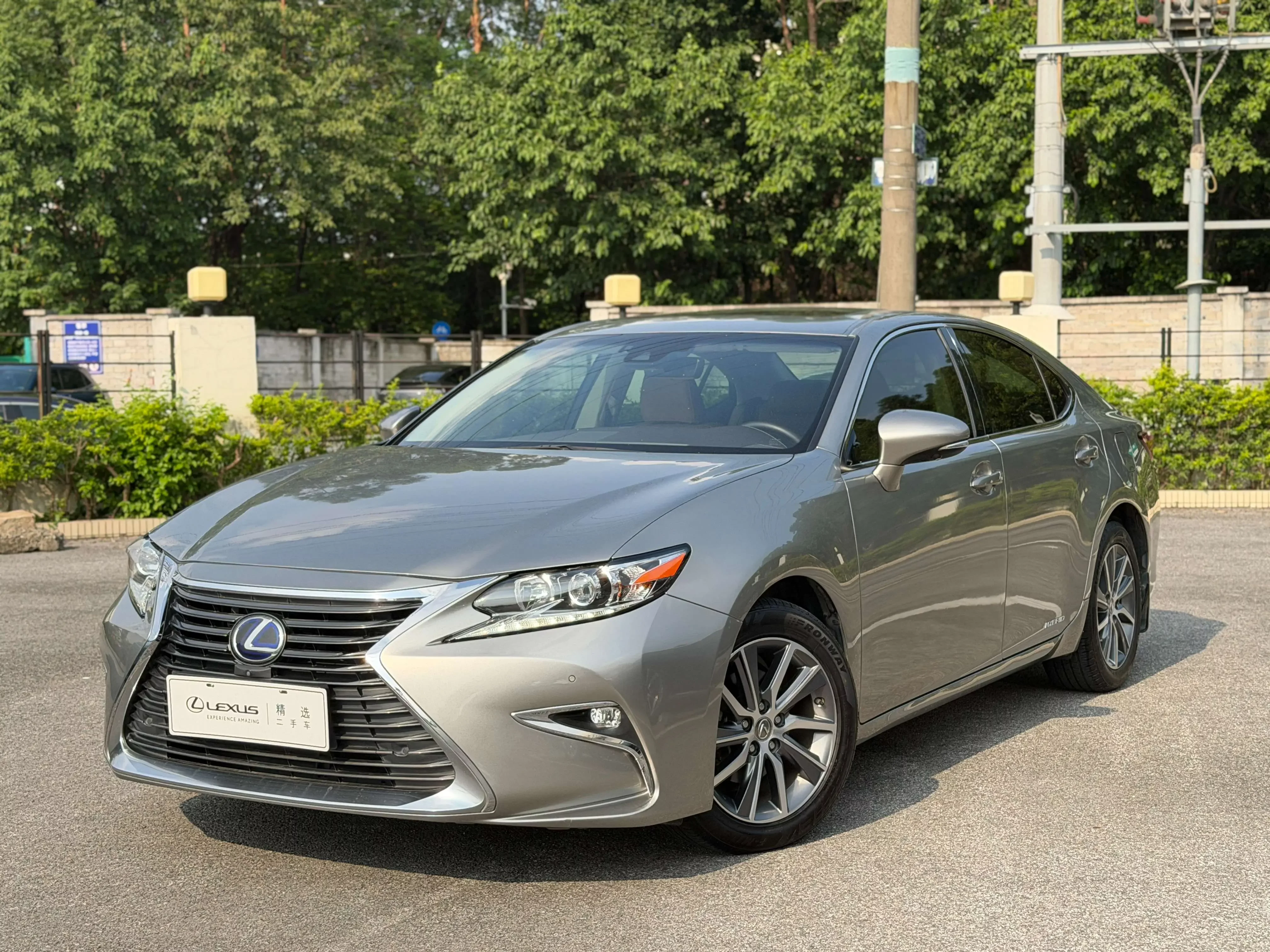 Lexus ES