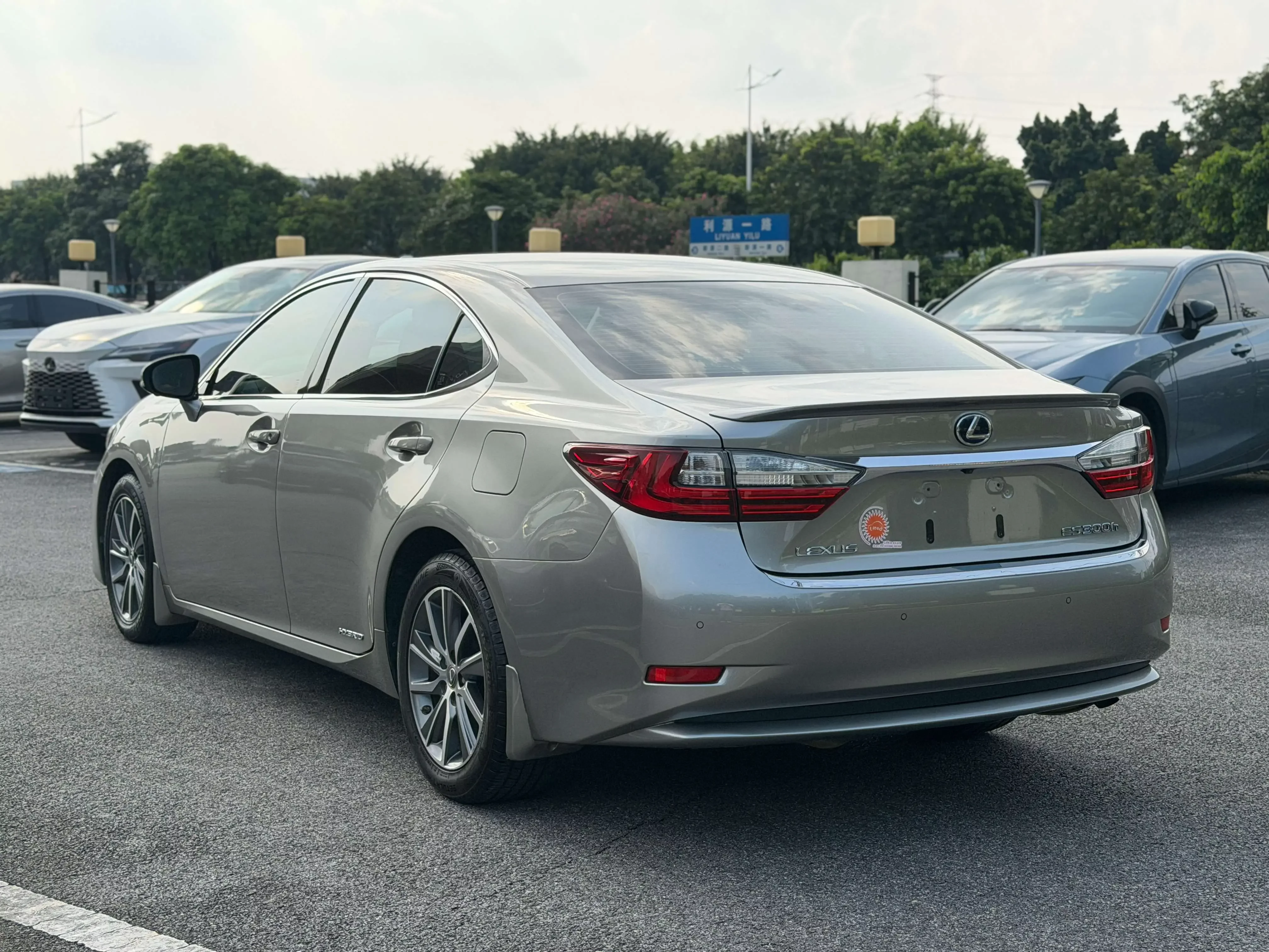 Lexus ES