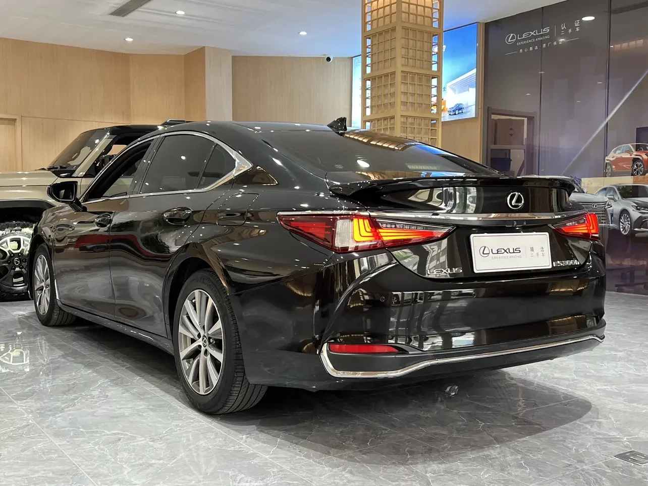 Lexus ES
