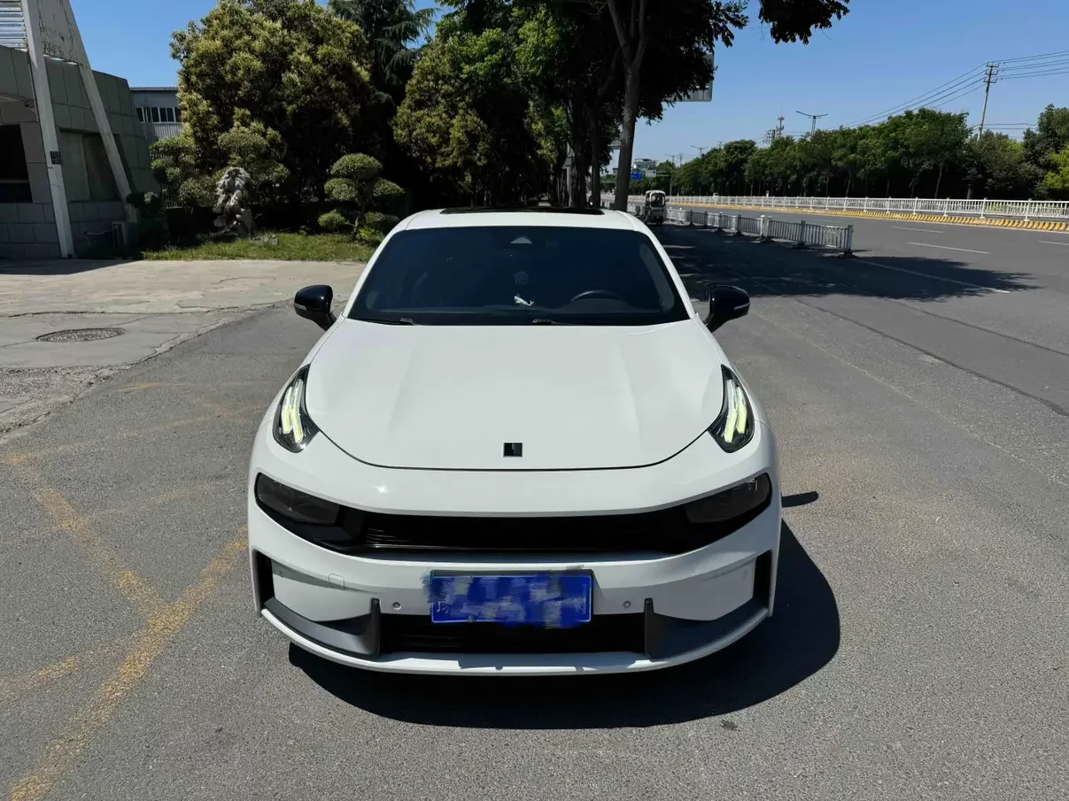 Lynk & Co 03