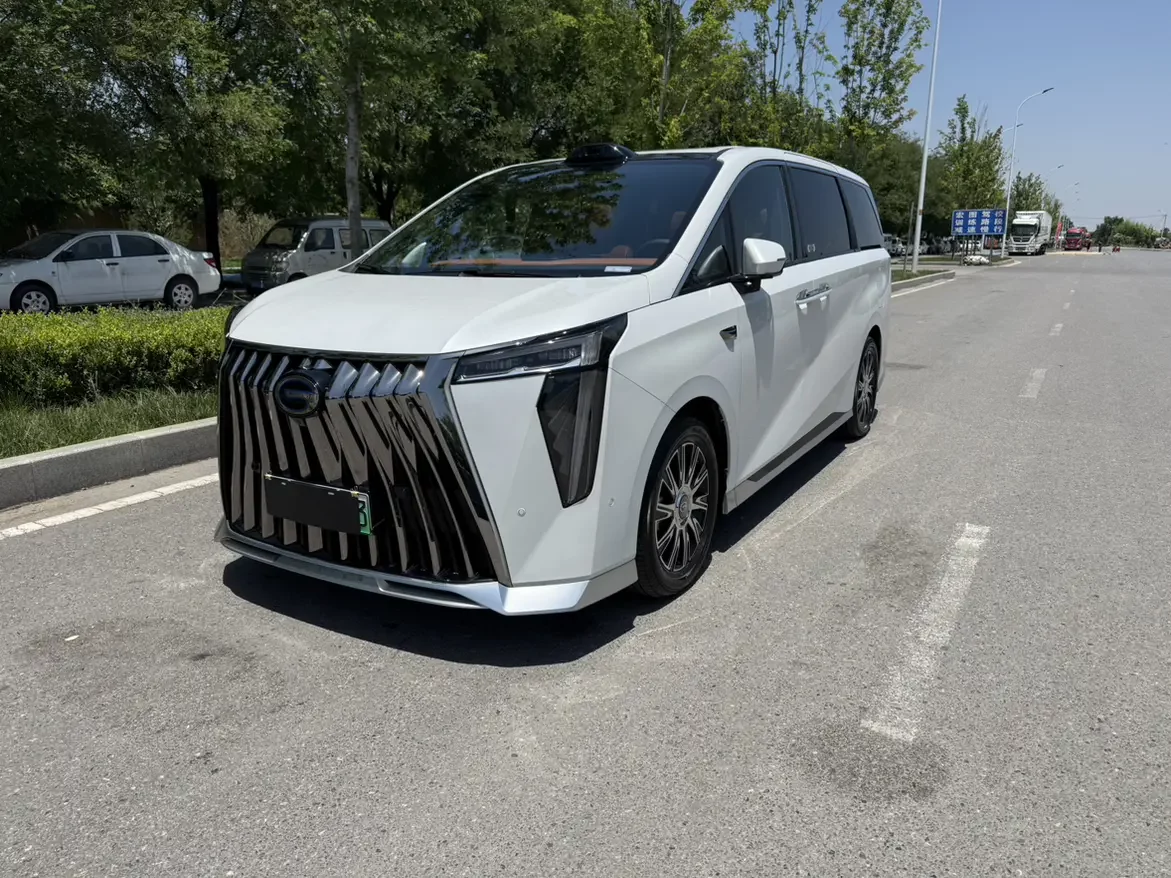 GAC Trumpchi aspires to the M8  из Китая