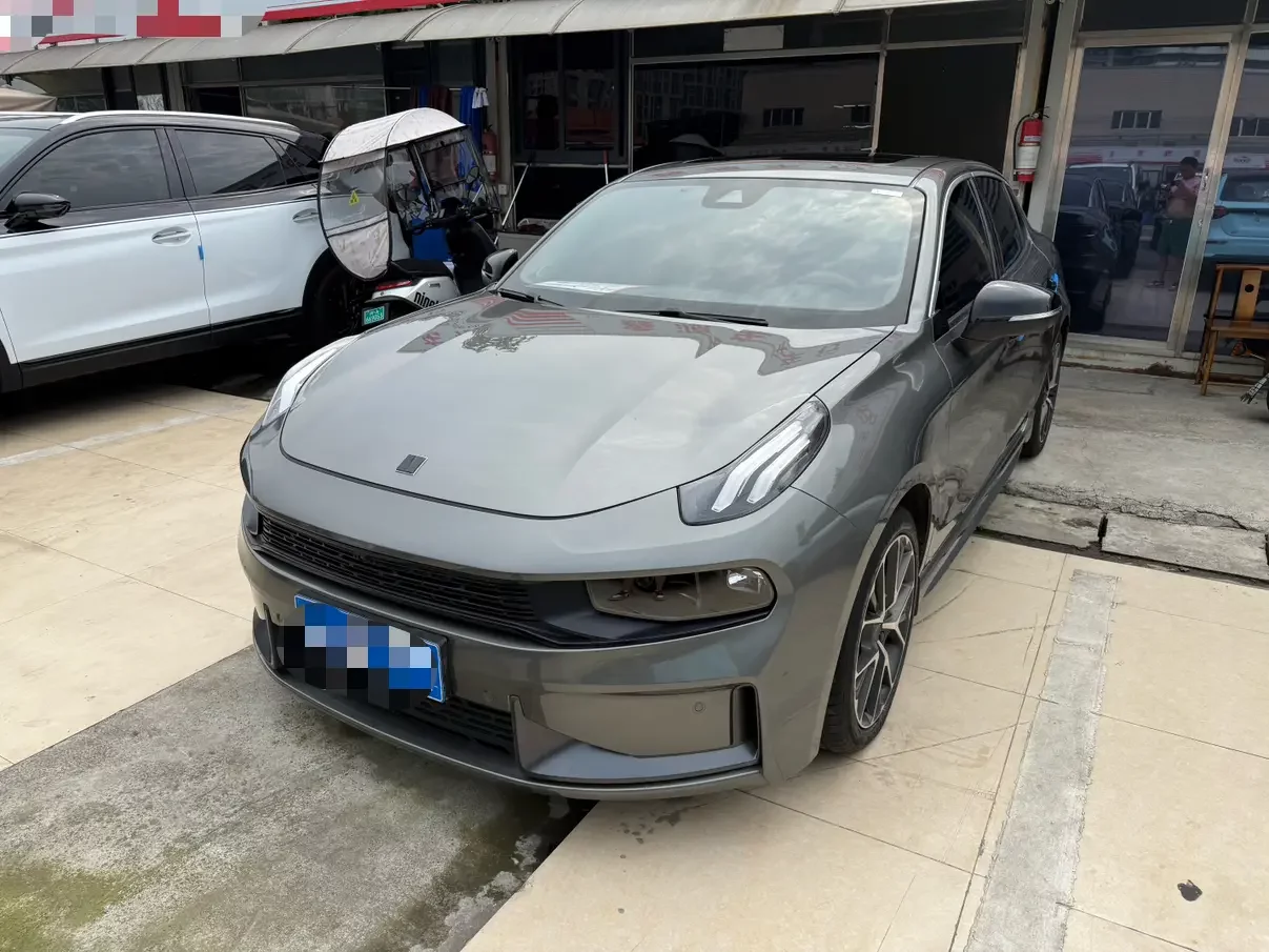 Lynk & Co 03