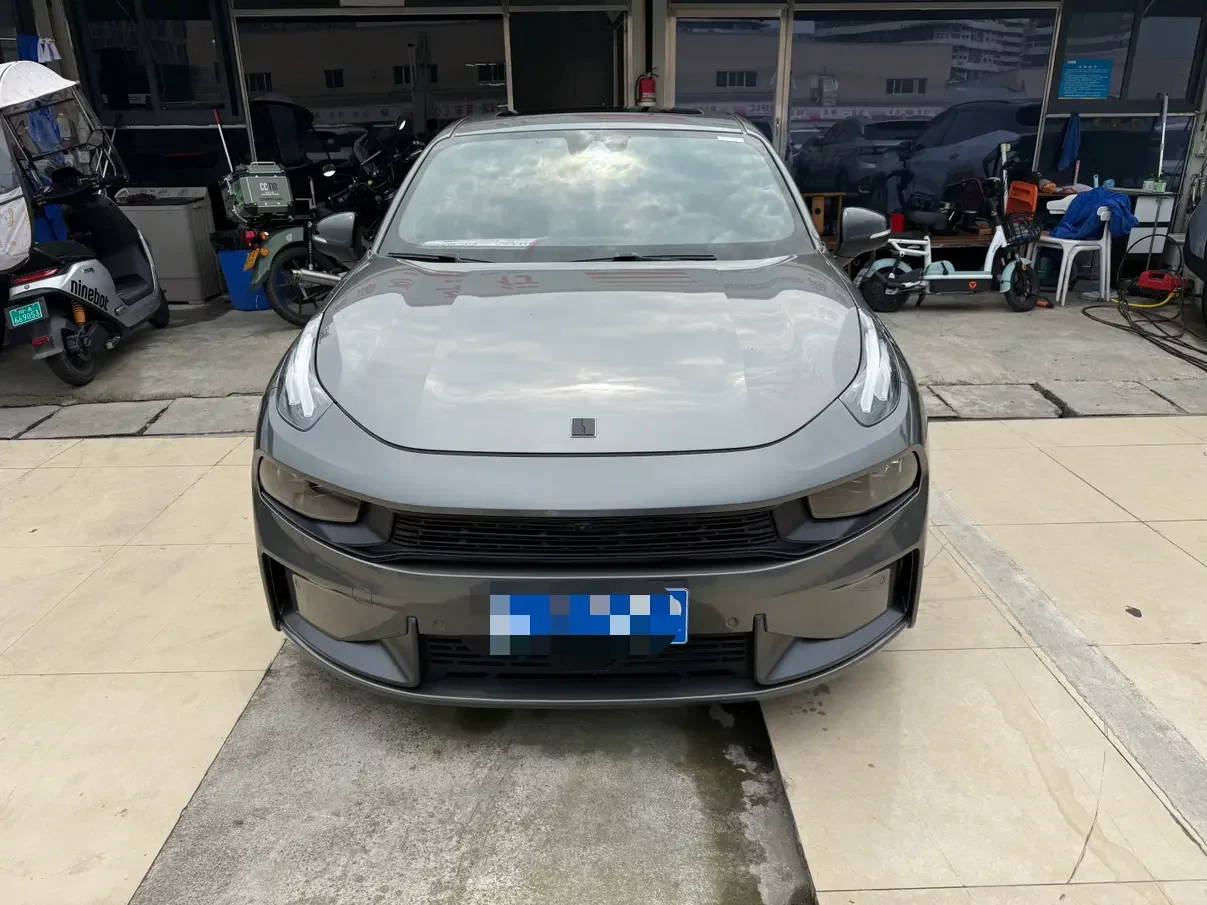 Lynk & Co 03