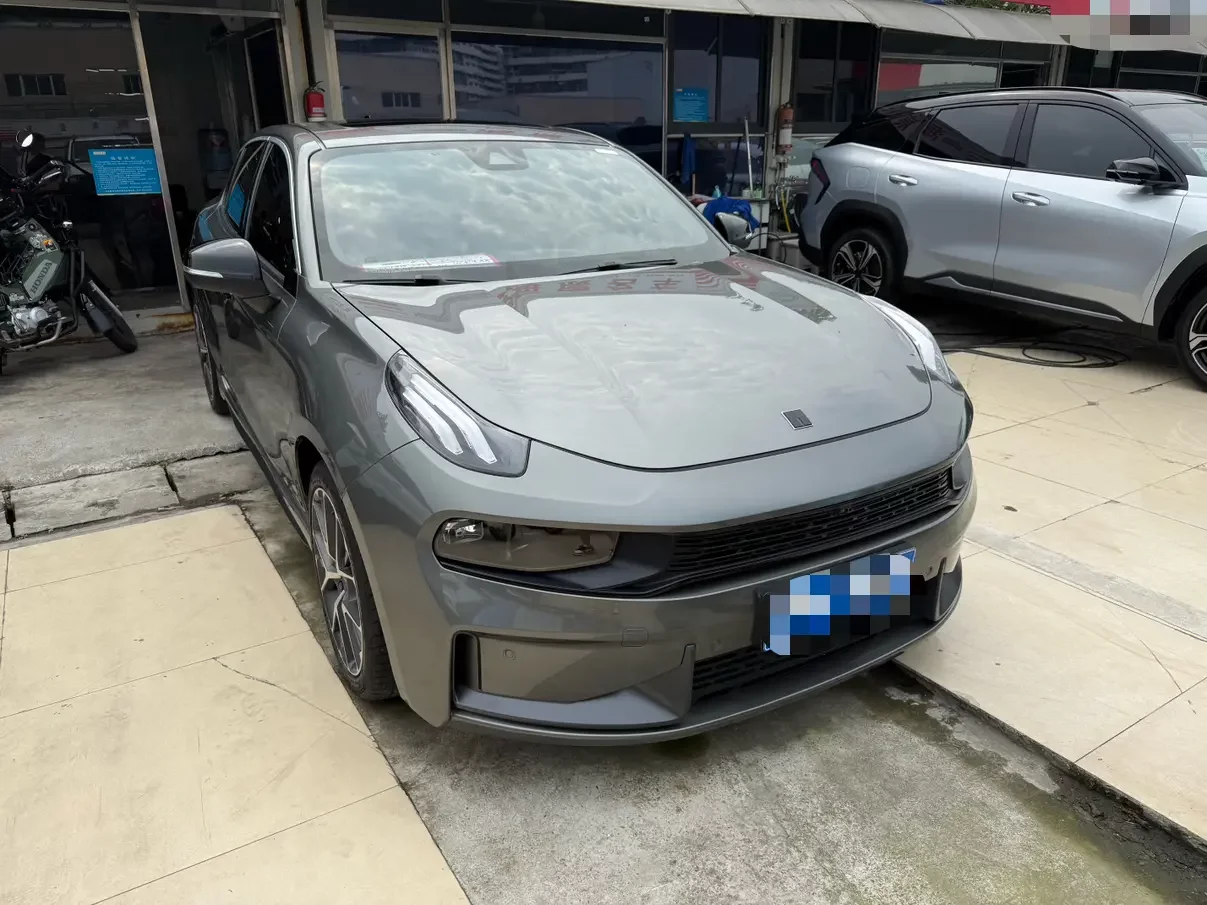 Lynk & Co 03