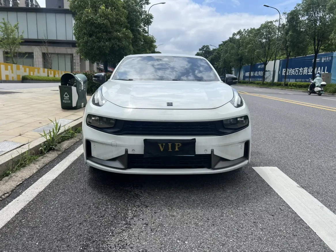 Lynk & Co 03
