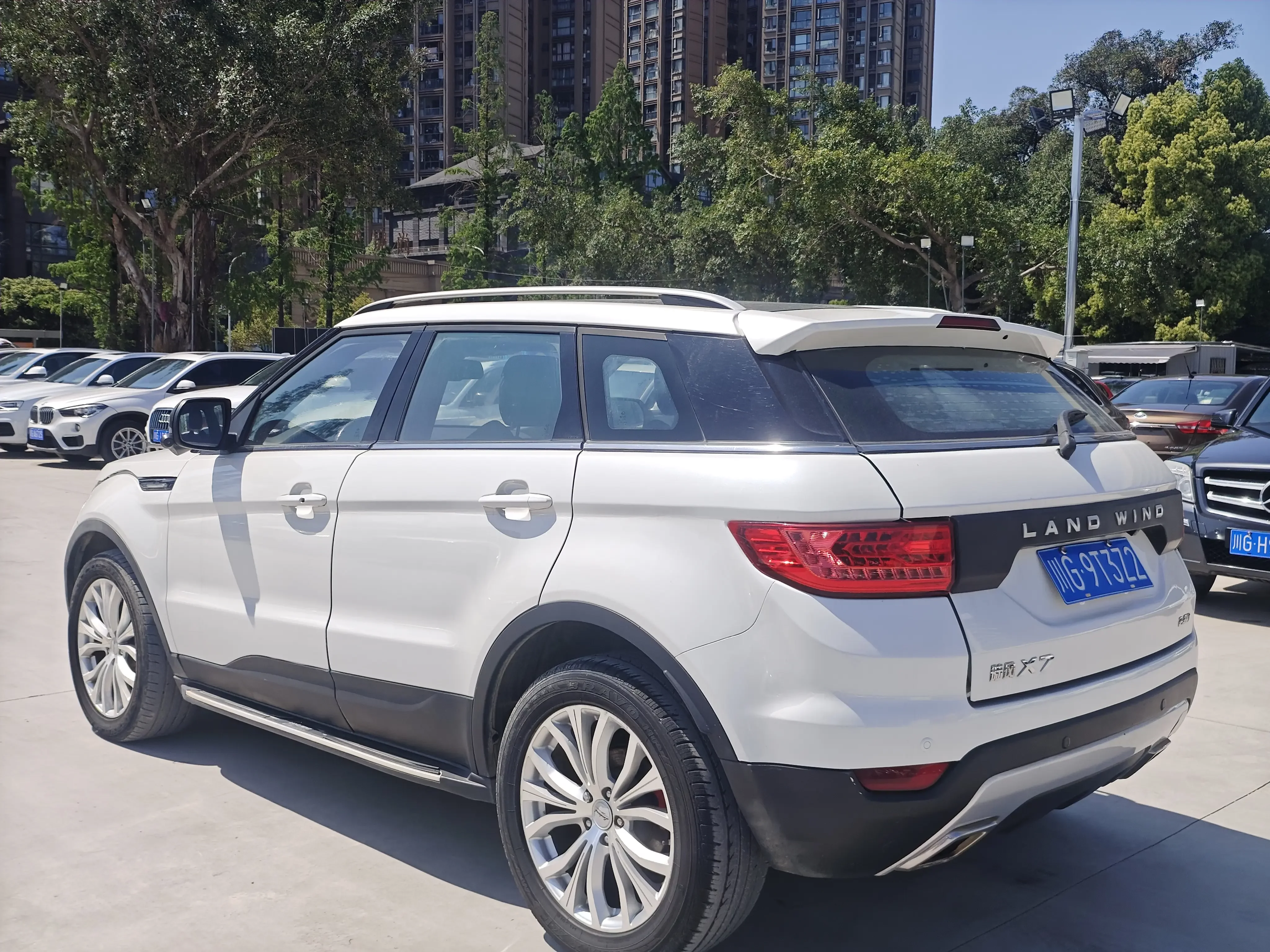Lu Feng Landwind X7
