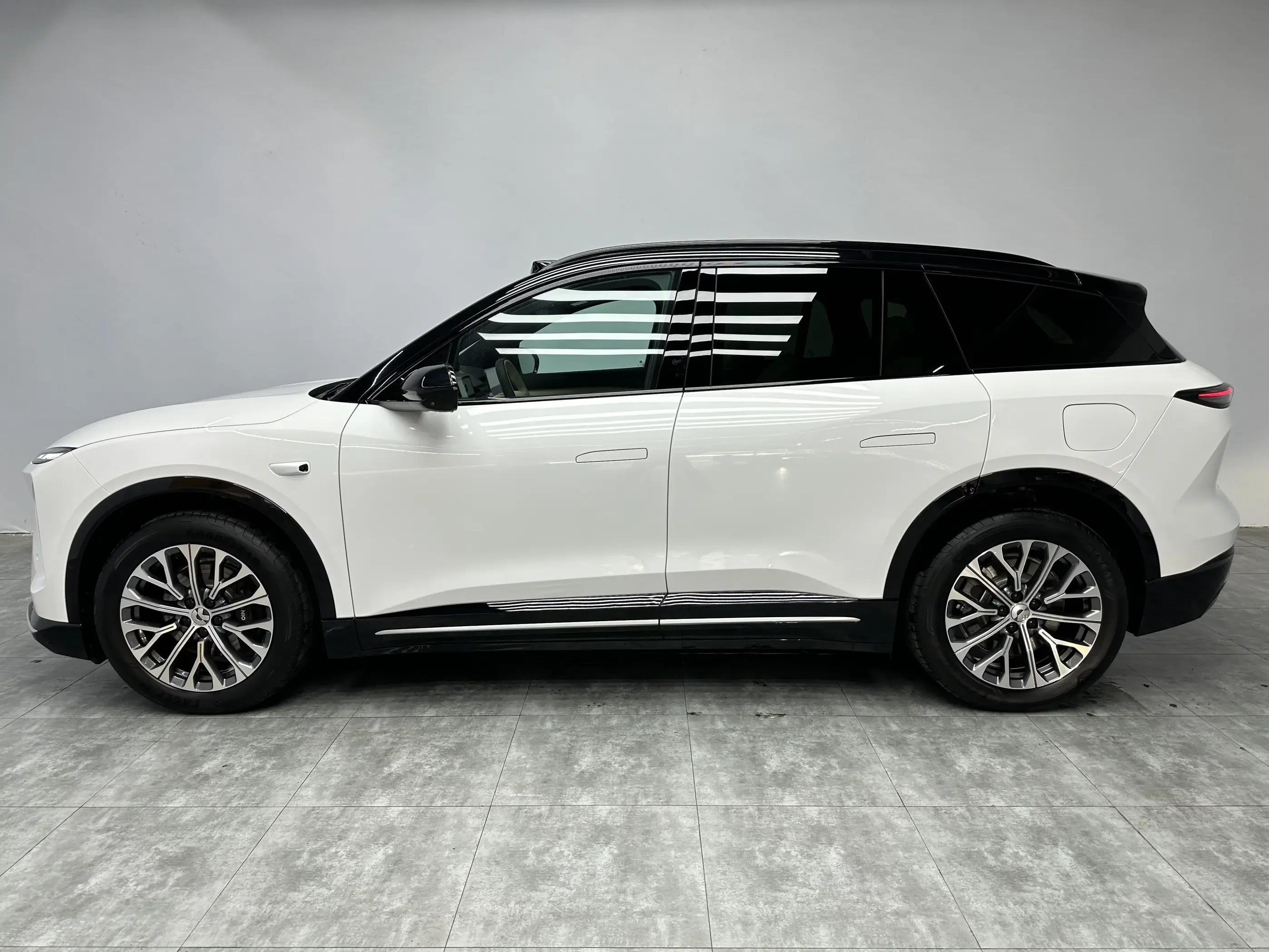 NIO ES6