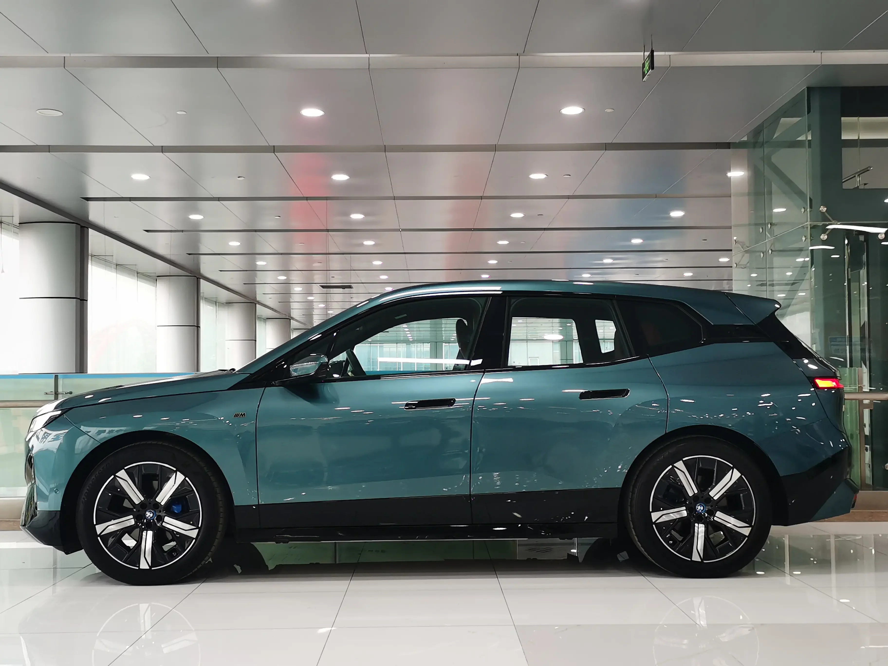 BMW iX