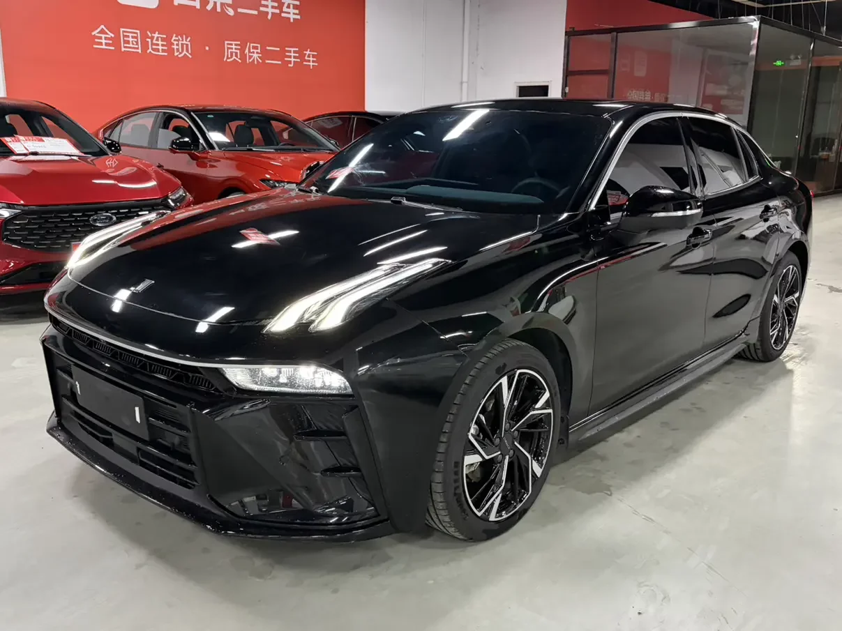 Lynk & Co 03