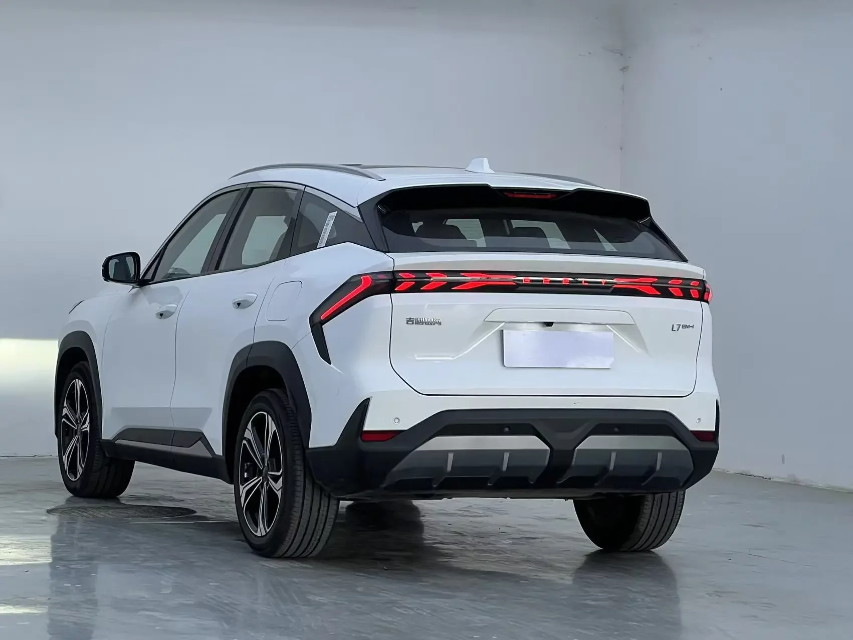 Geely Galaxy L7