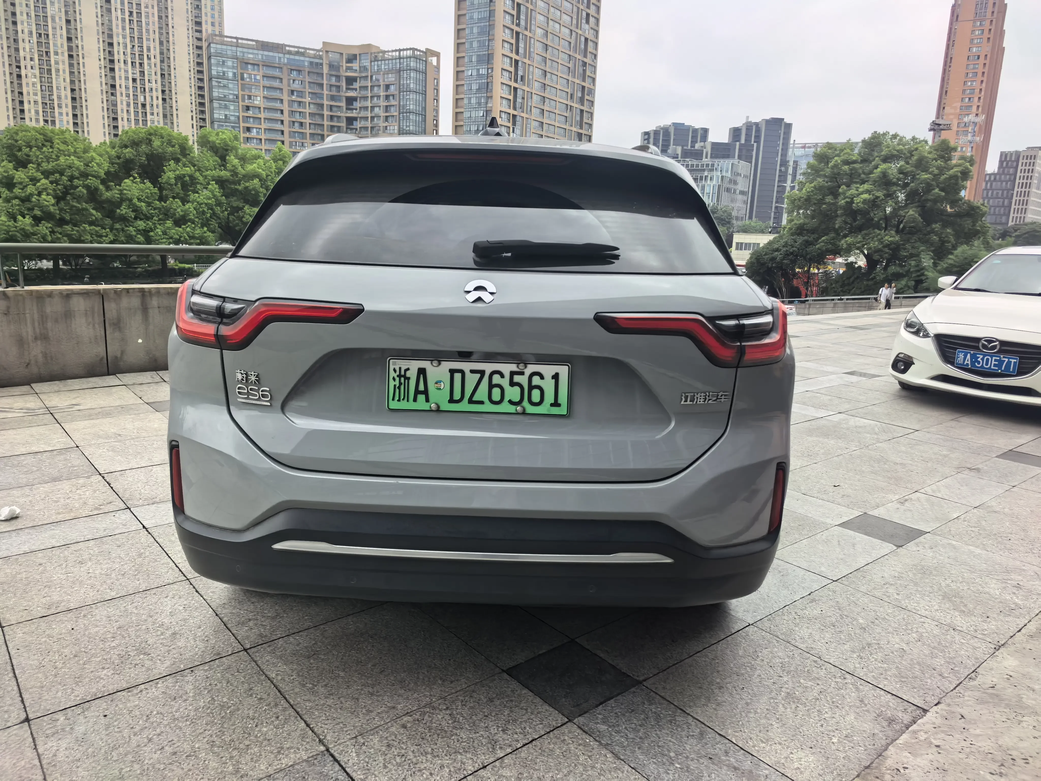NIO ES6