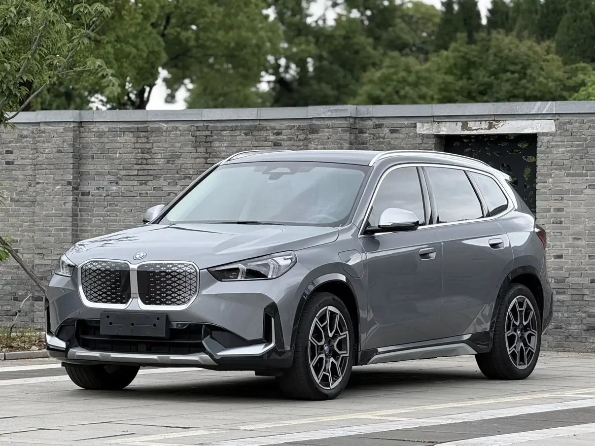 BMW iX1