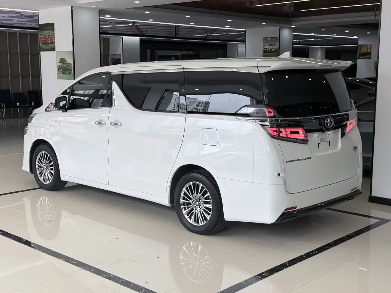 Toyota Crown Wellfire