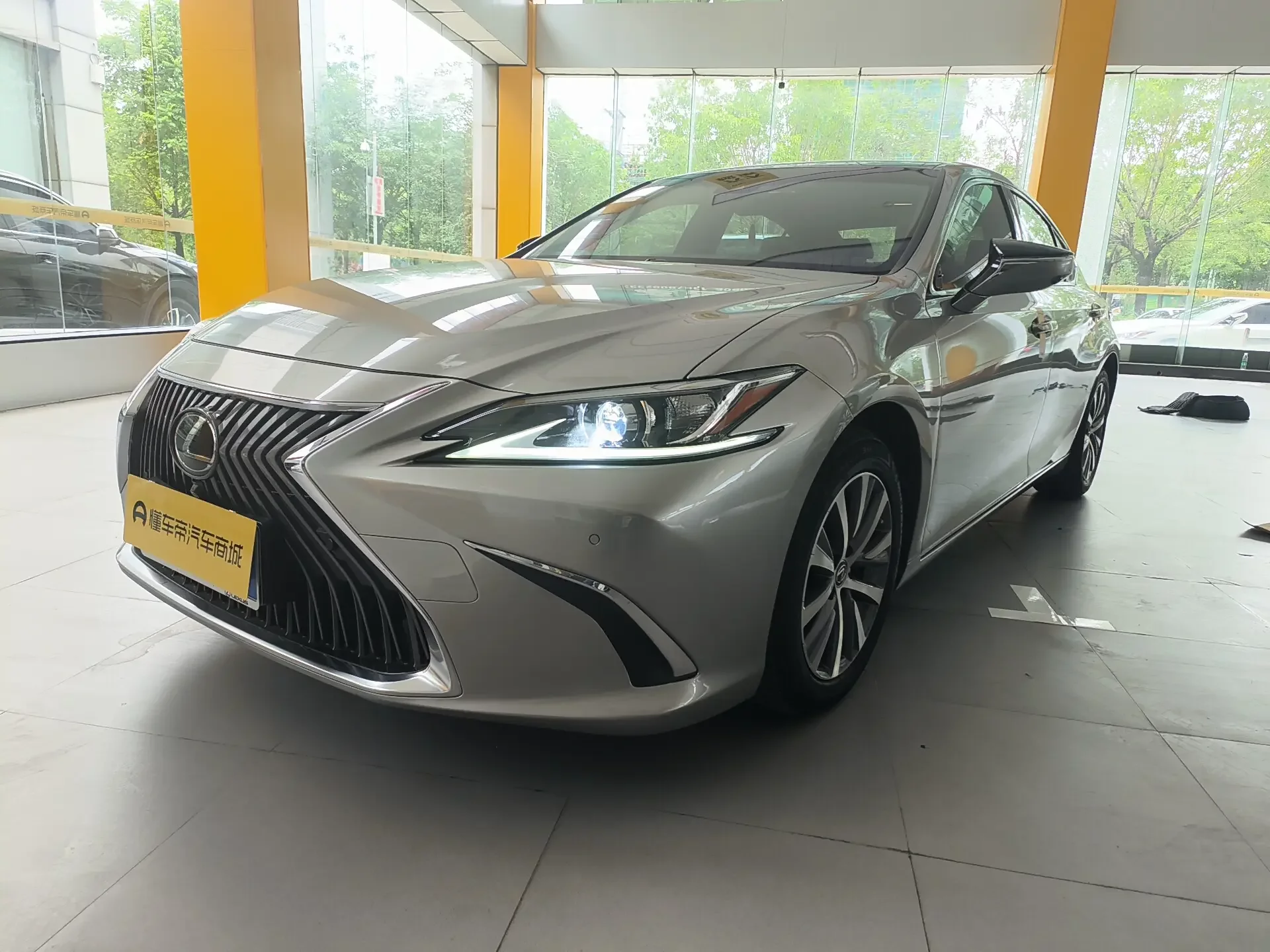 Lexus ES