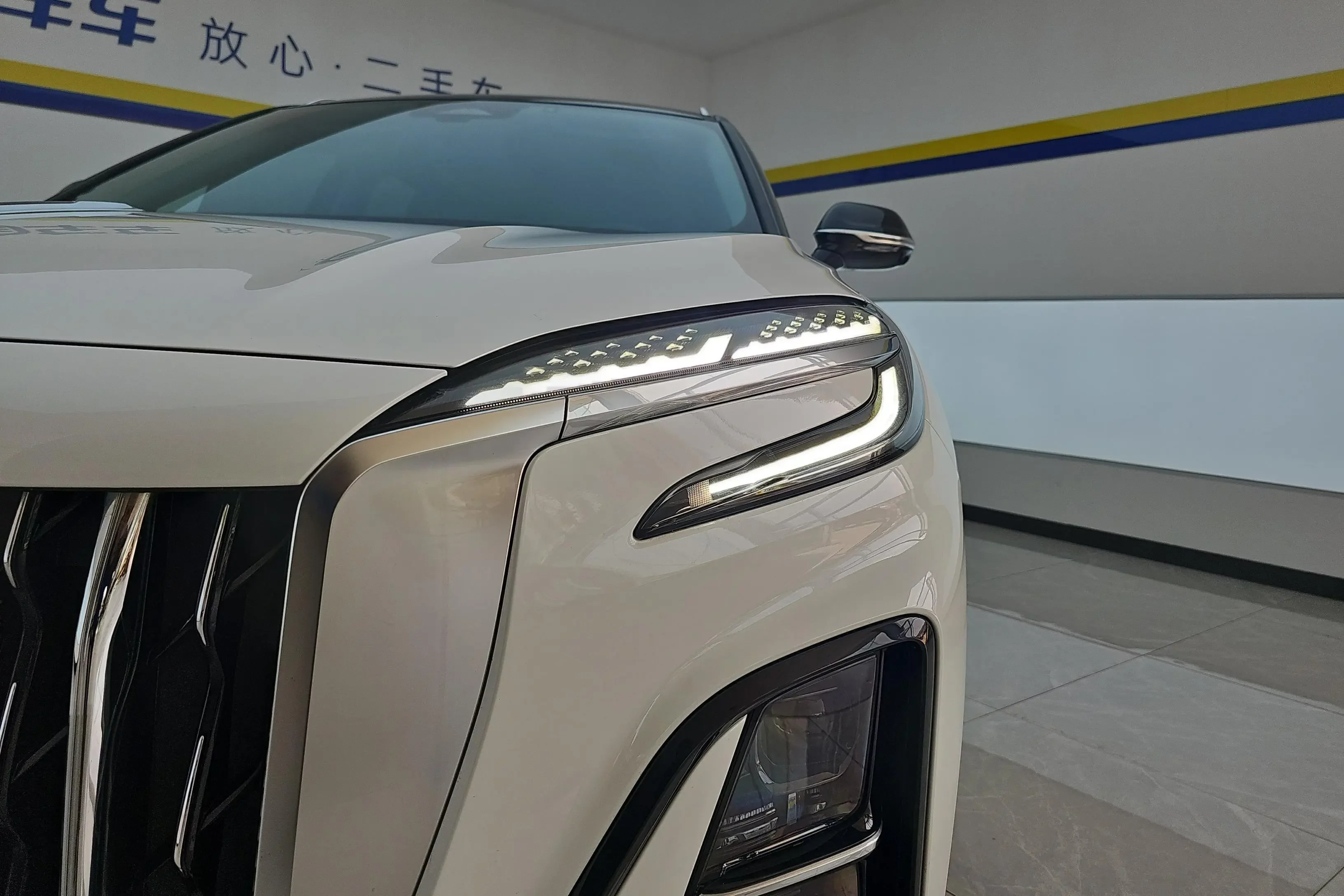 Hongqi HS3
