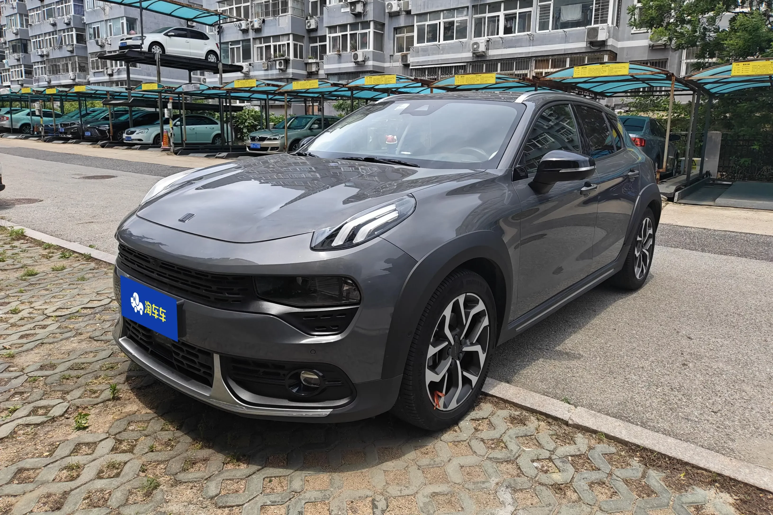Lynk & Co 02