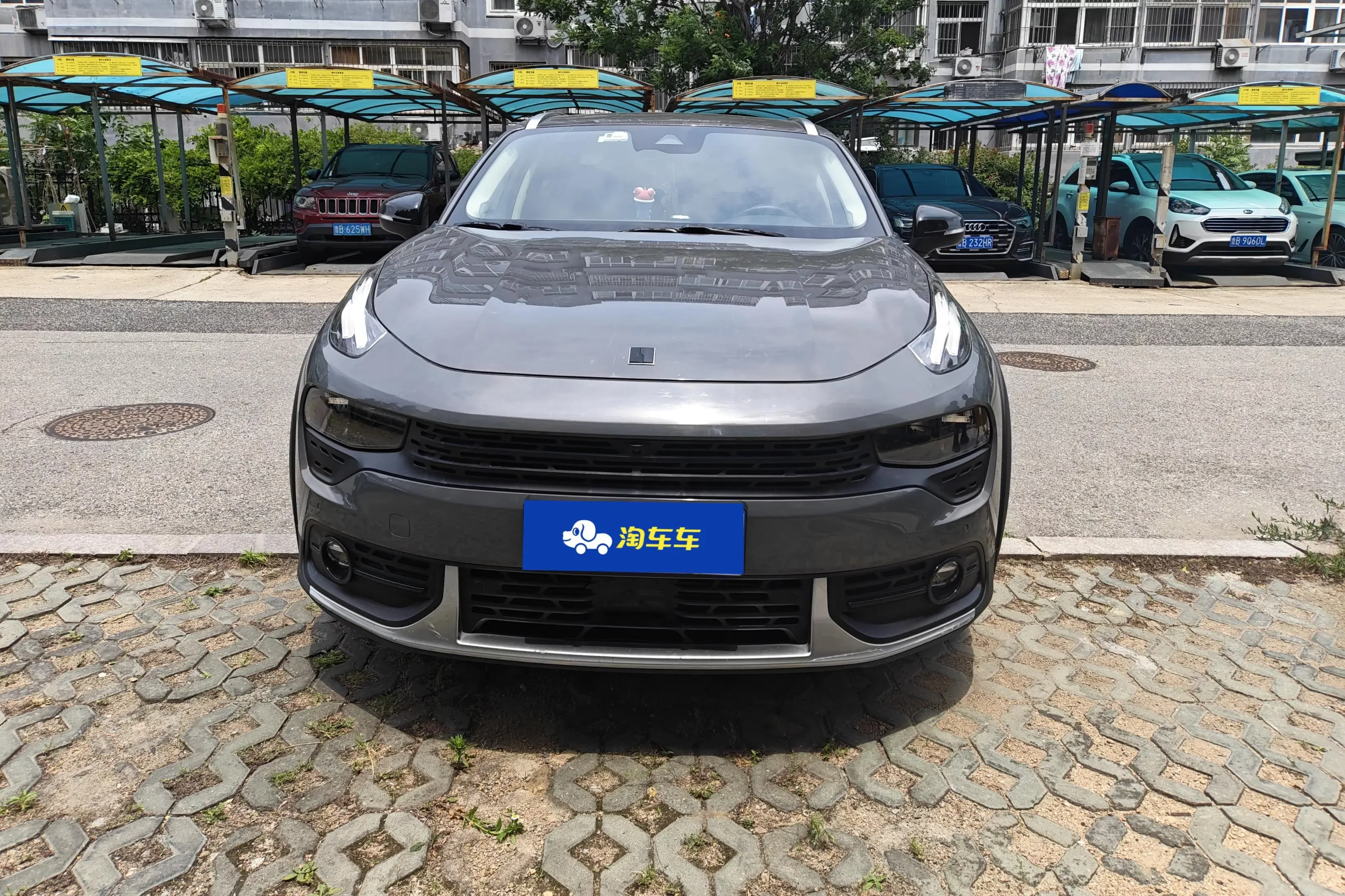 Lynk & Co 02