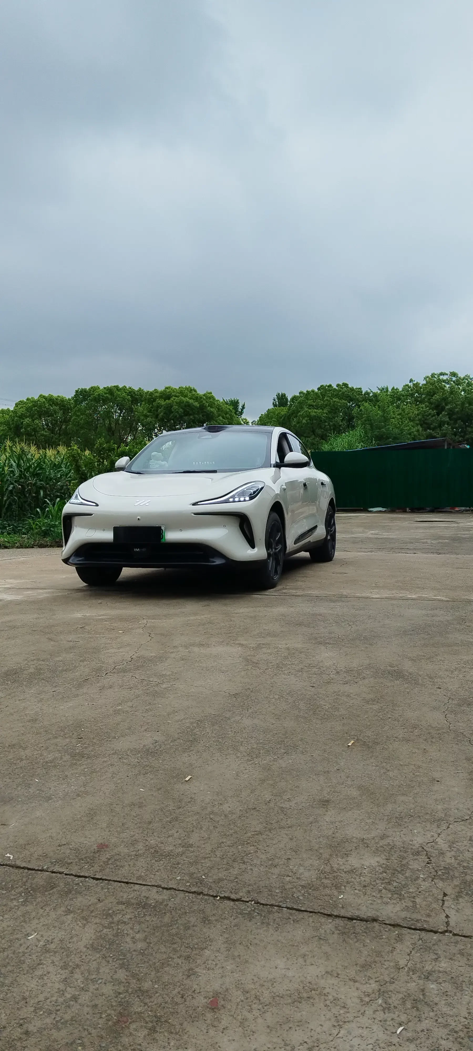 Zhiji LS6  из Китая