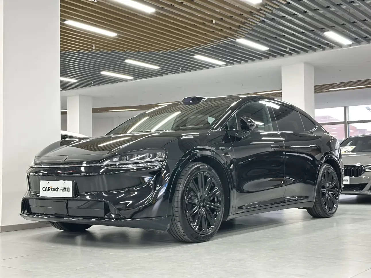 Luxeed Zhijie R7  из Китая