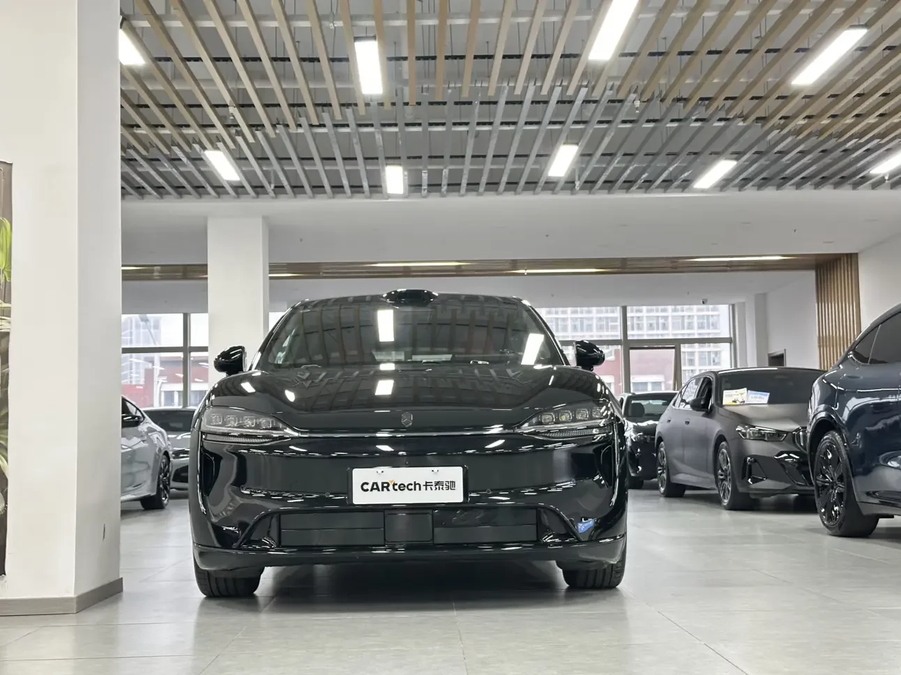 Luxeed Zhijie R7  из Китая