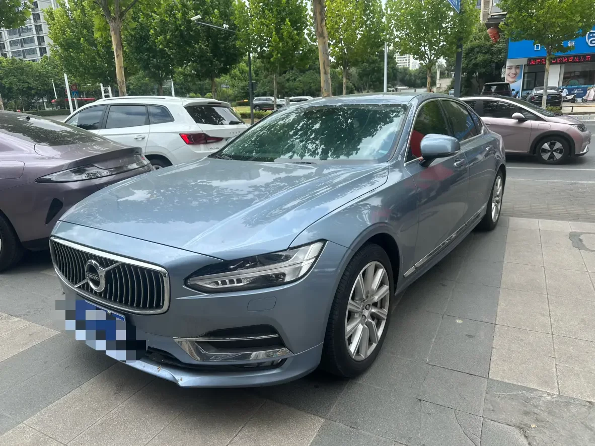 Volvo S90