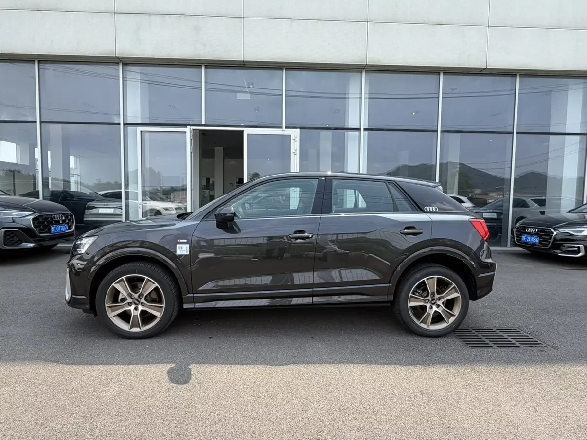 Audi Q2L