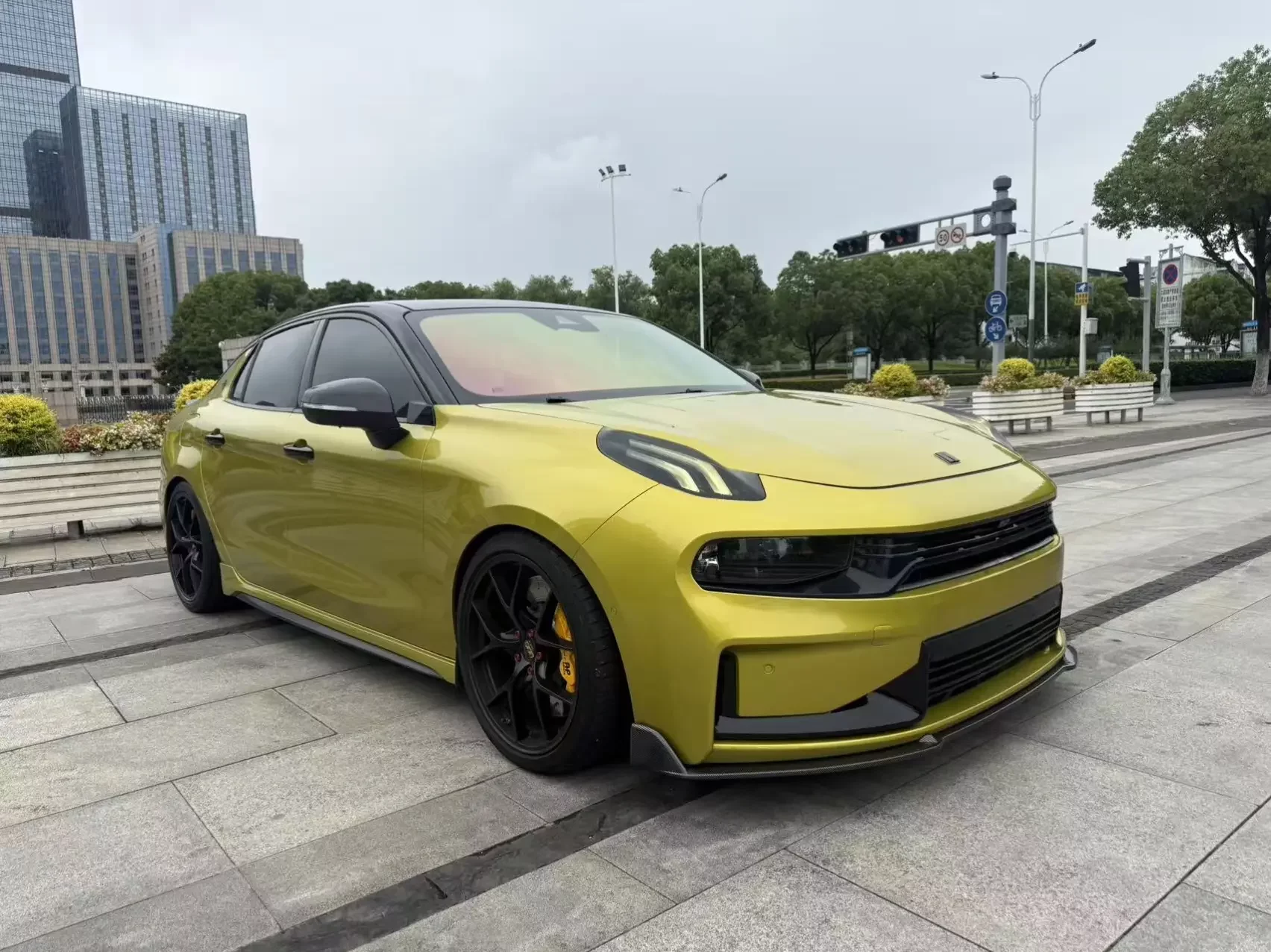 Lynk & Co 03