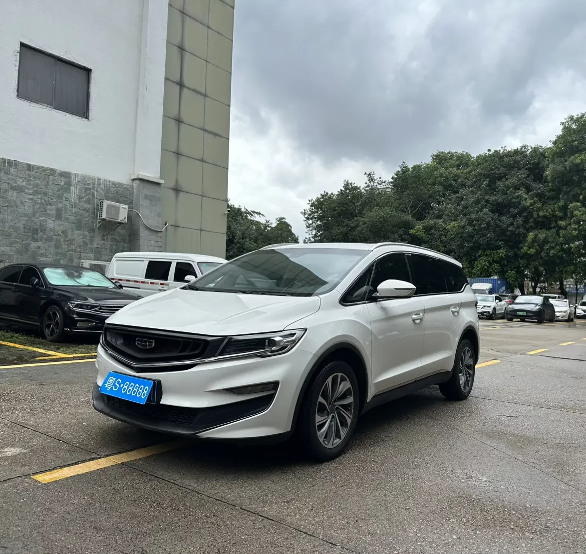 Geely Jiaji  из Китая