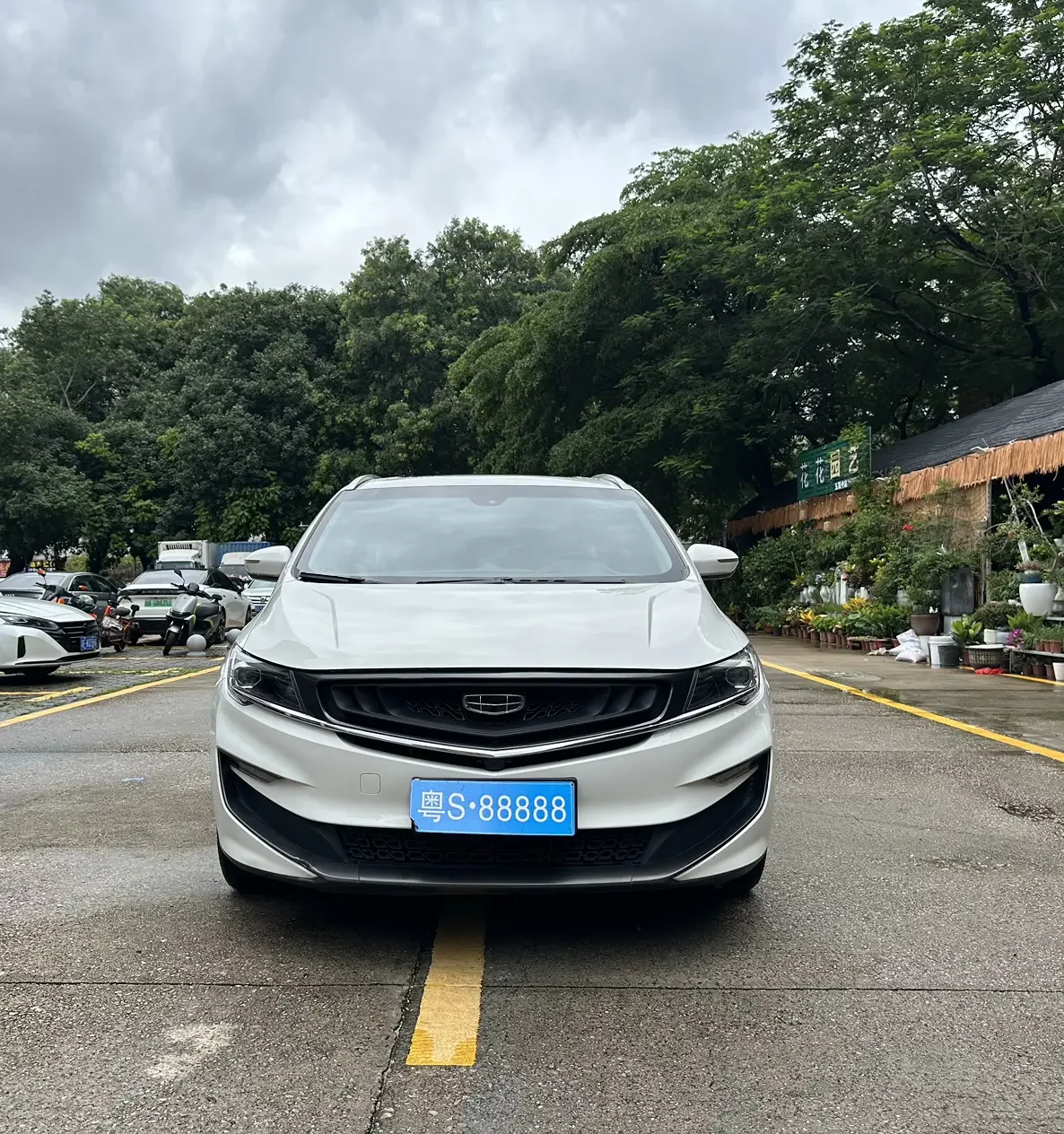 Geely Jiaji  из Китая