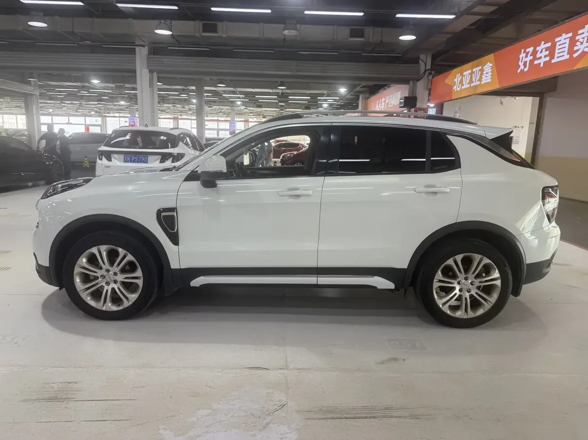 Lynk & Co 01