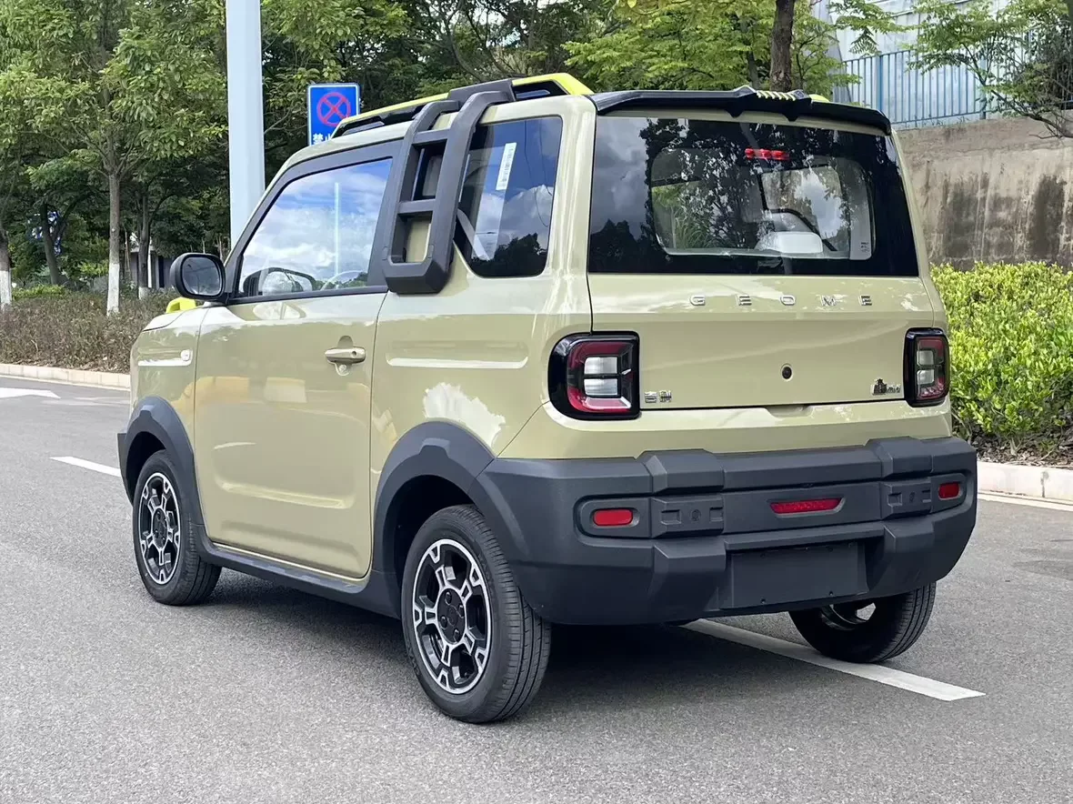 Geely panda