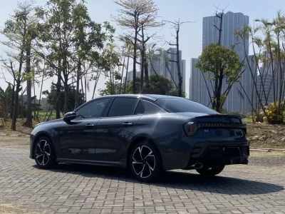 Lynk & Co 03