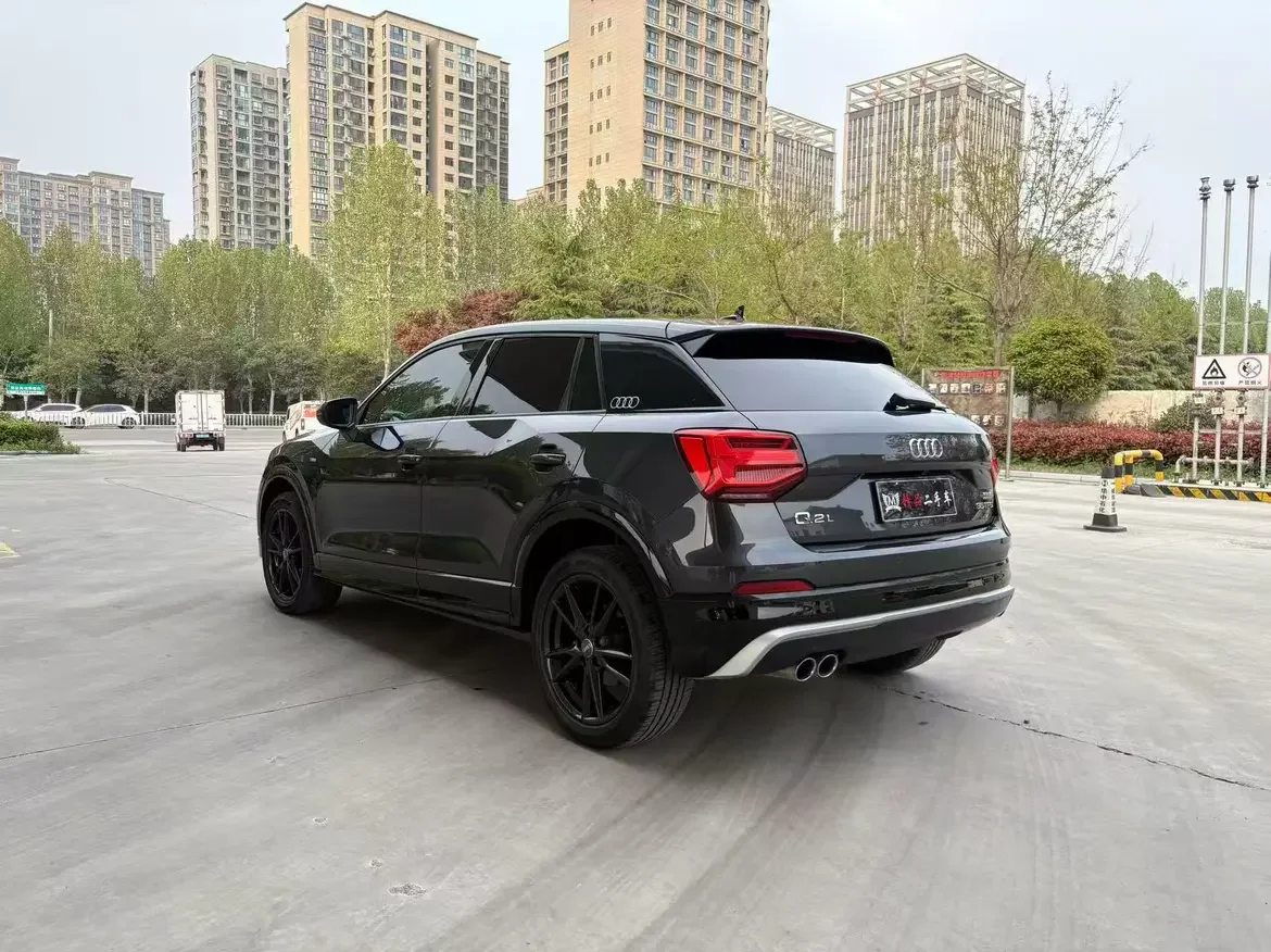 Audi Q2L