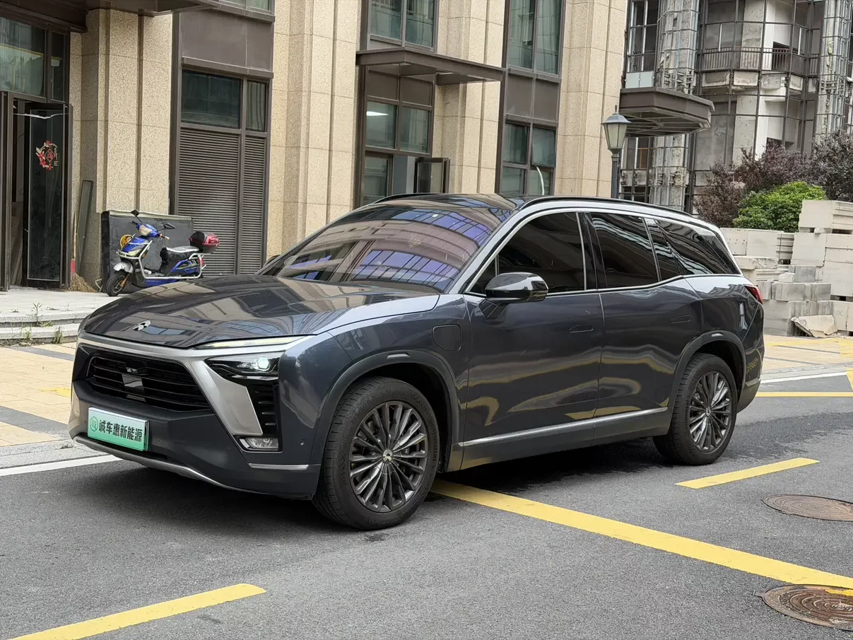 NIO ES8
