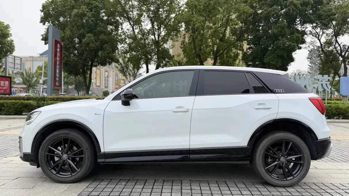 Audi Q2L